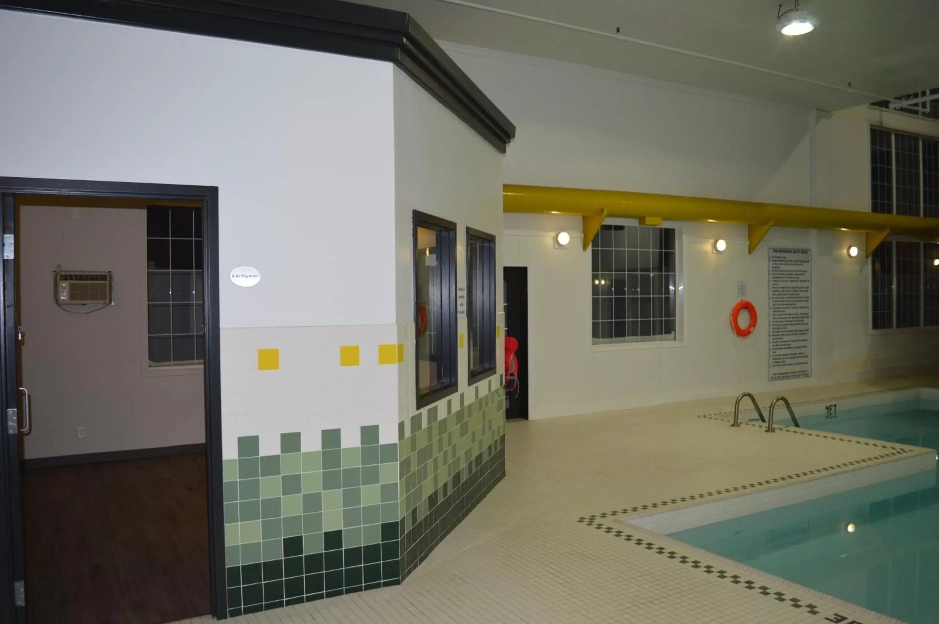 Swimming pool in Super 8 by Wyndham Grande Prairie Swimming pool in Super 8 by Wyndham Grande Prairie