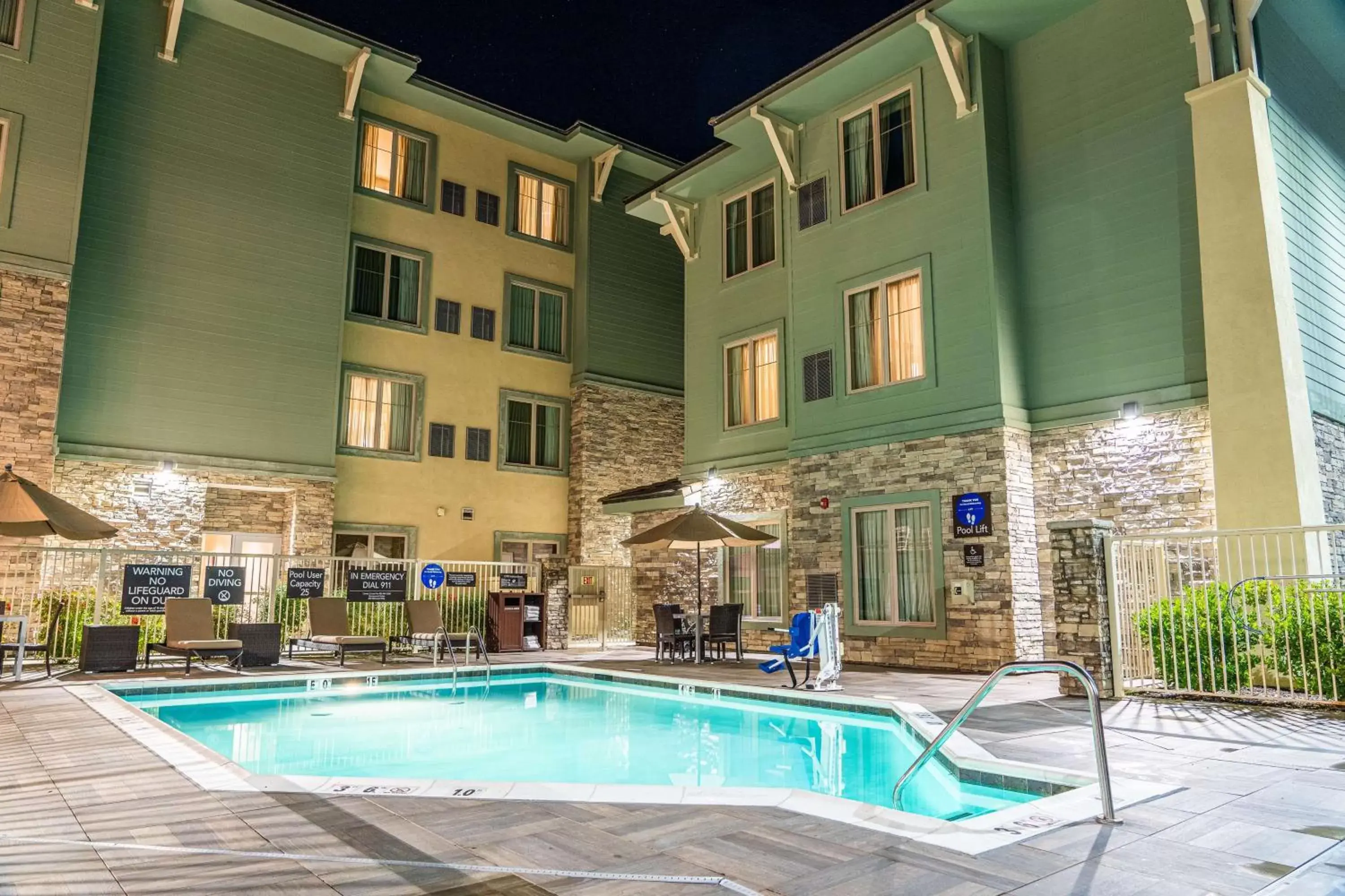 Property building, Swimming Pool in Homewood Suites by Hilton Pleasant Hill Concord