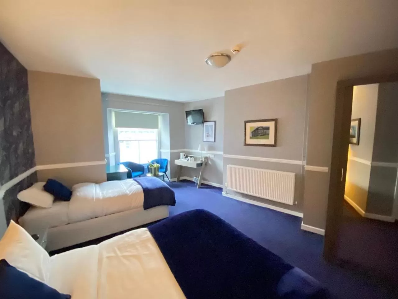 Photo of the whole room in Queens Hotel