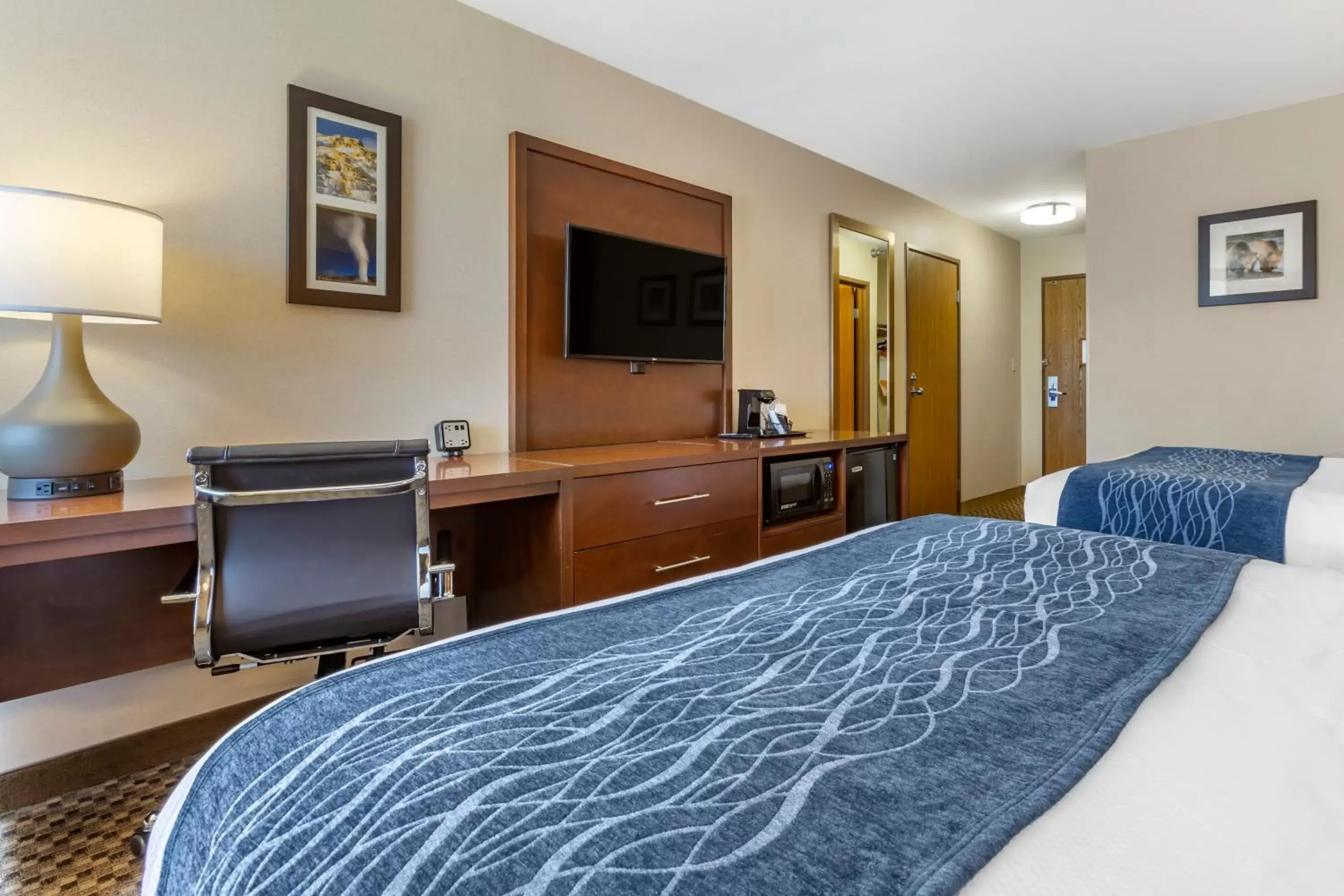 Bed in Comfort Inn at Buffalo Bill Village Resort