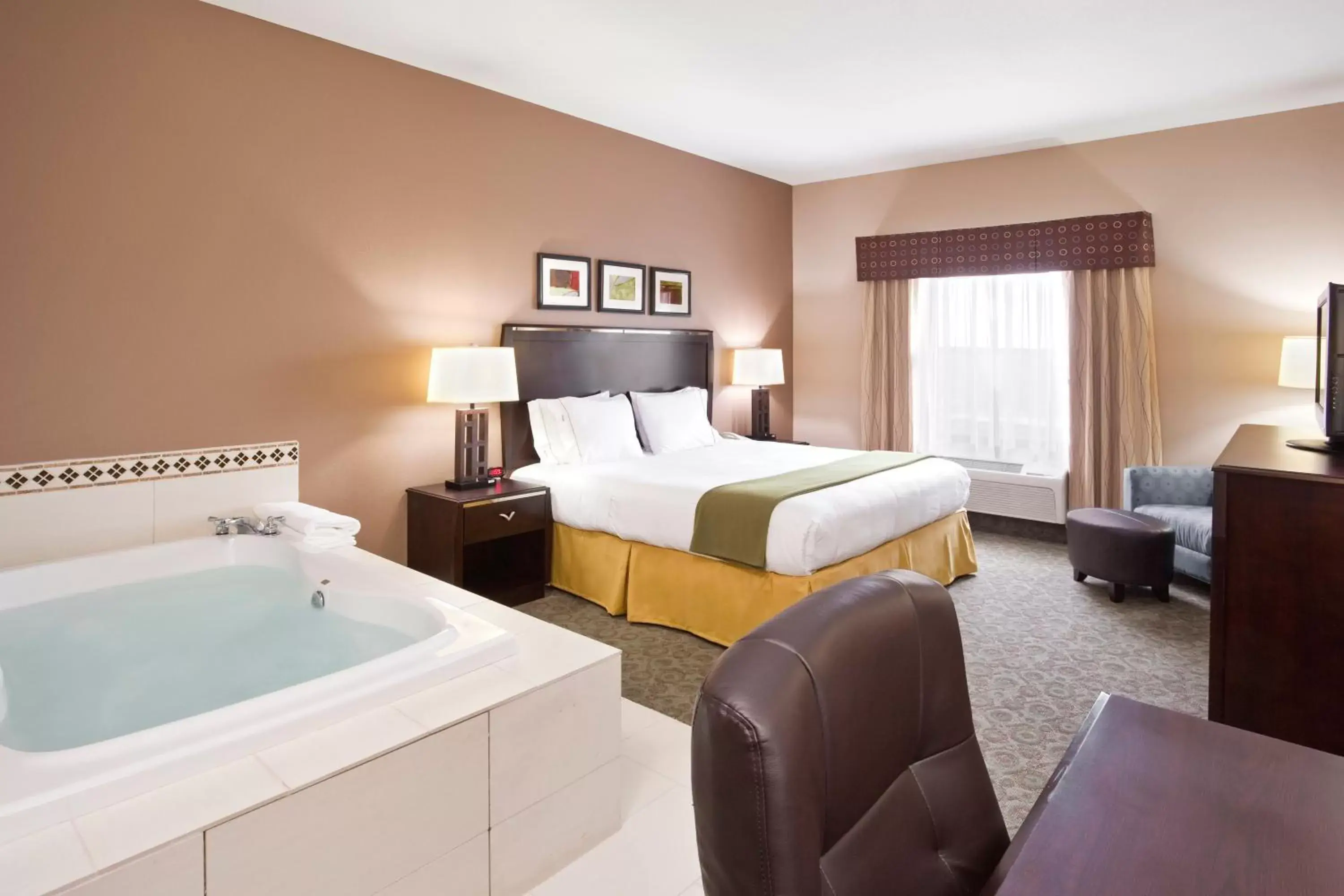 Bedroom in Holiday Inn Express Hotel & Suites Van Wert, an IHG Hotel