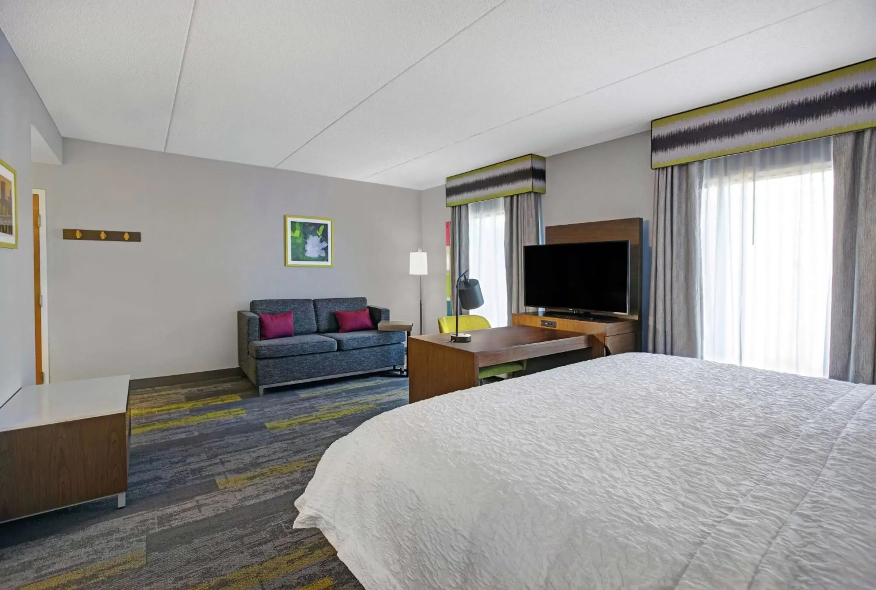 Bedroom, TV/Entertainment Center in Hampton Inn & Suites Augusta West