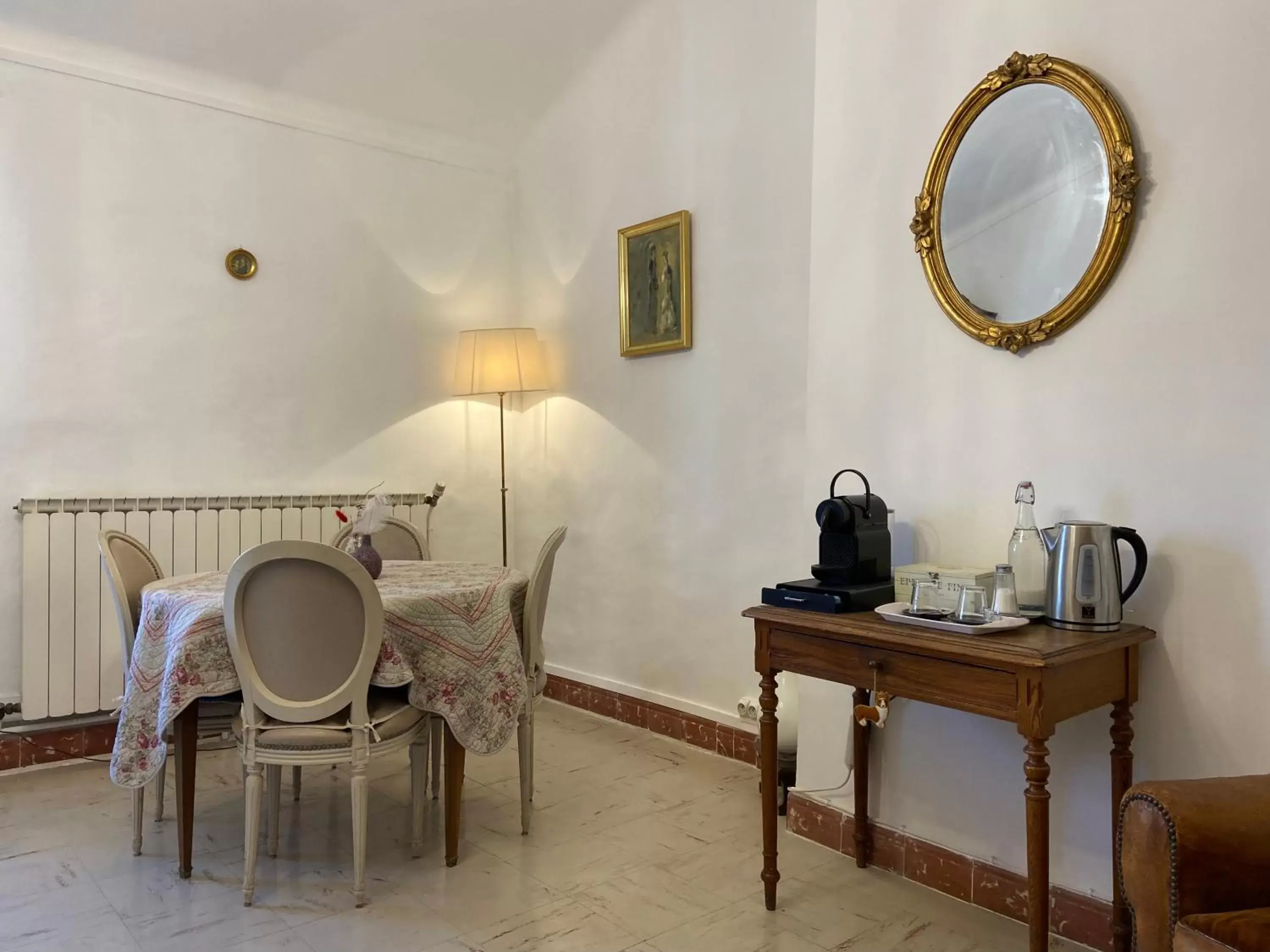 Coffee/tea facilities in Maison 1823 - Suites de charme à Garons