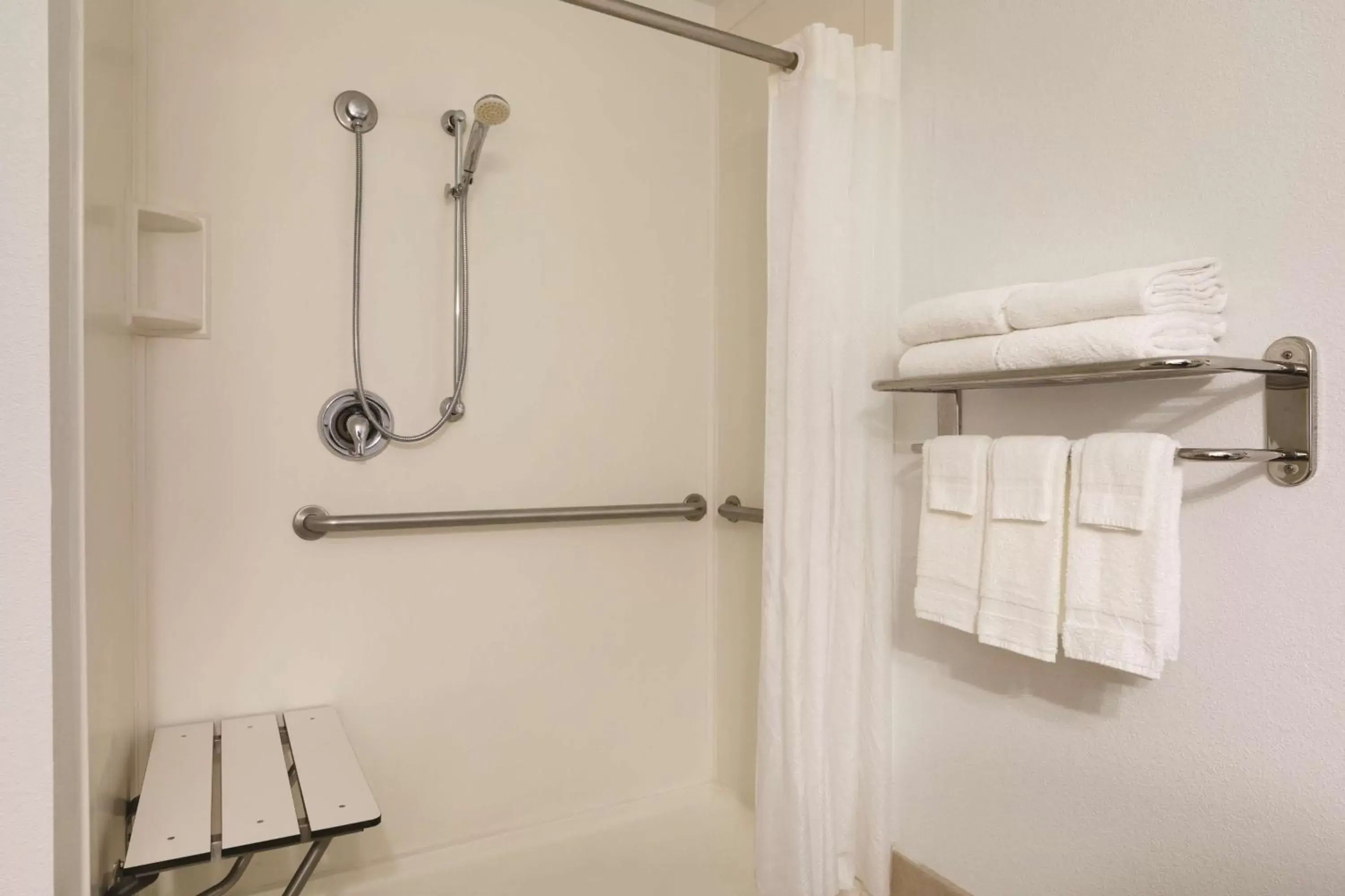 Bathroom in Country Inn & Suites by Radisson, Roanoke, VA