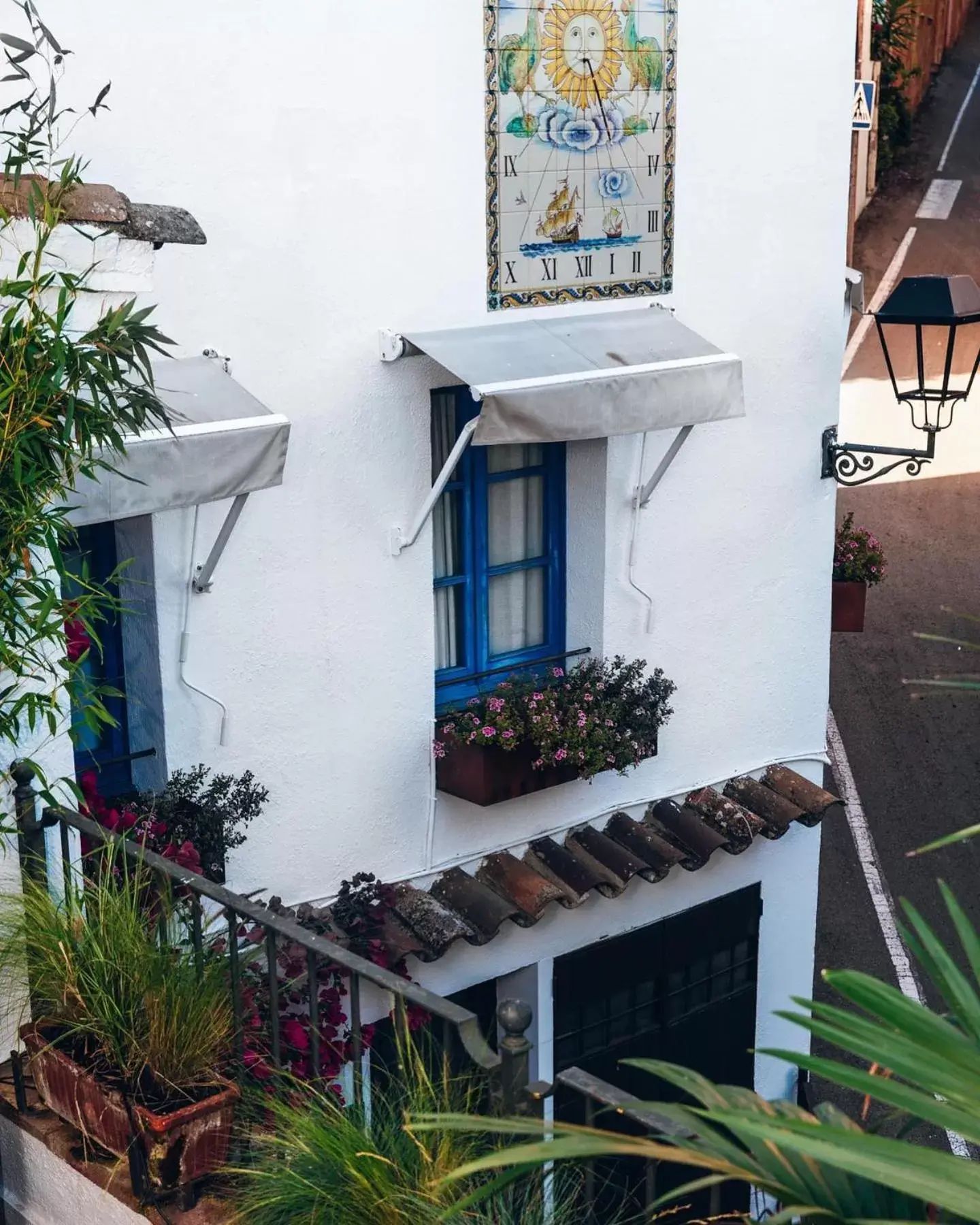 Property building in Hostal de la Plaça - Hotel Boutique