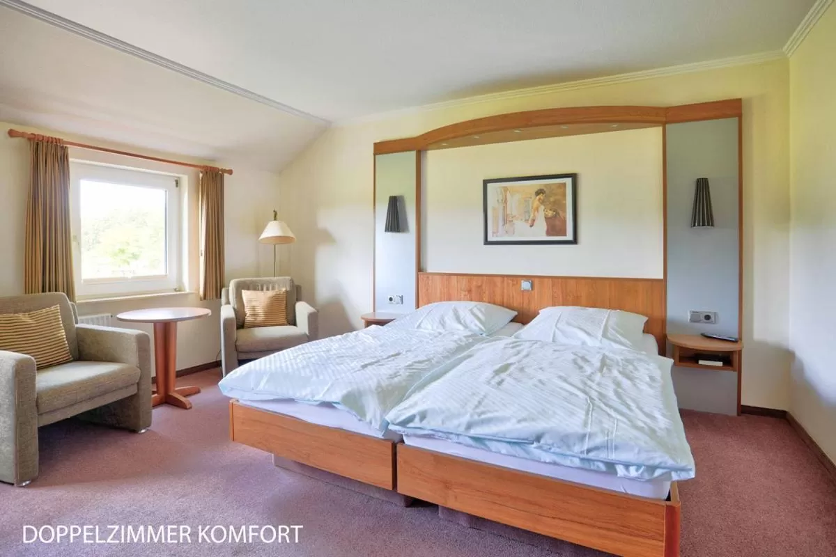 Property building, Bed in Stössels Hotel