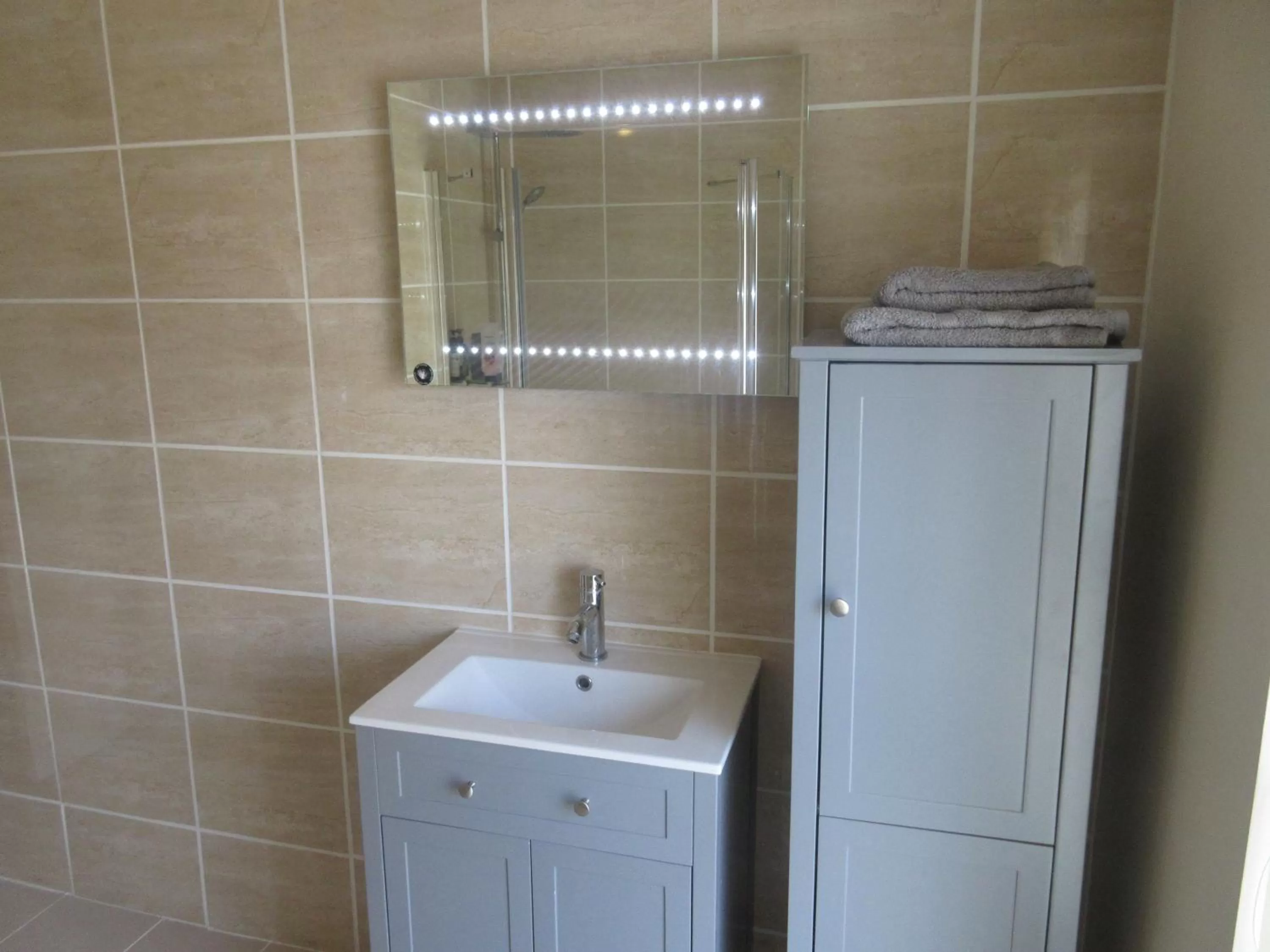 Bathroom in Anchor House 2 East Street Alford Lincolnshire LN13 9EQ