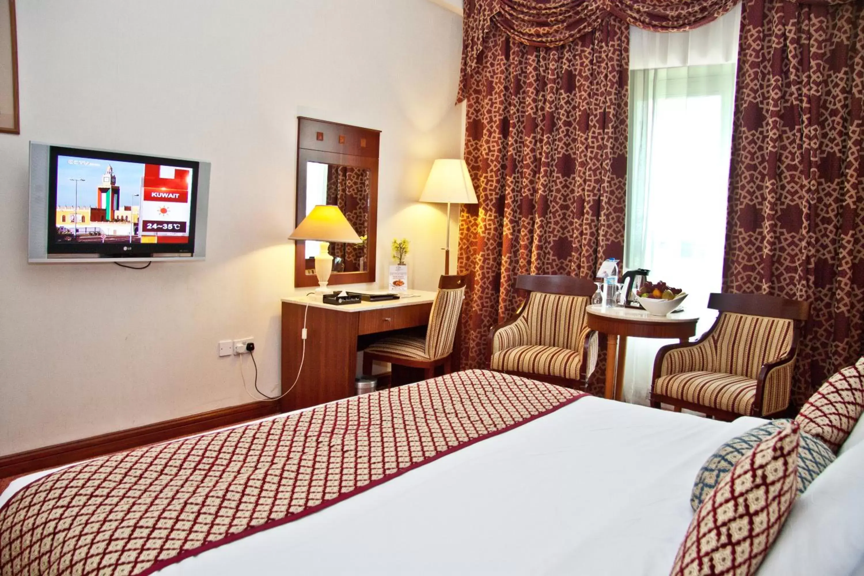 TV and multimedia, Bed in Regent Palace Hotel