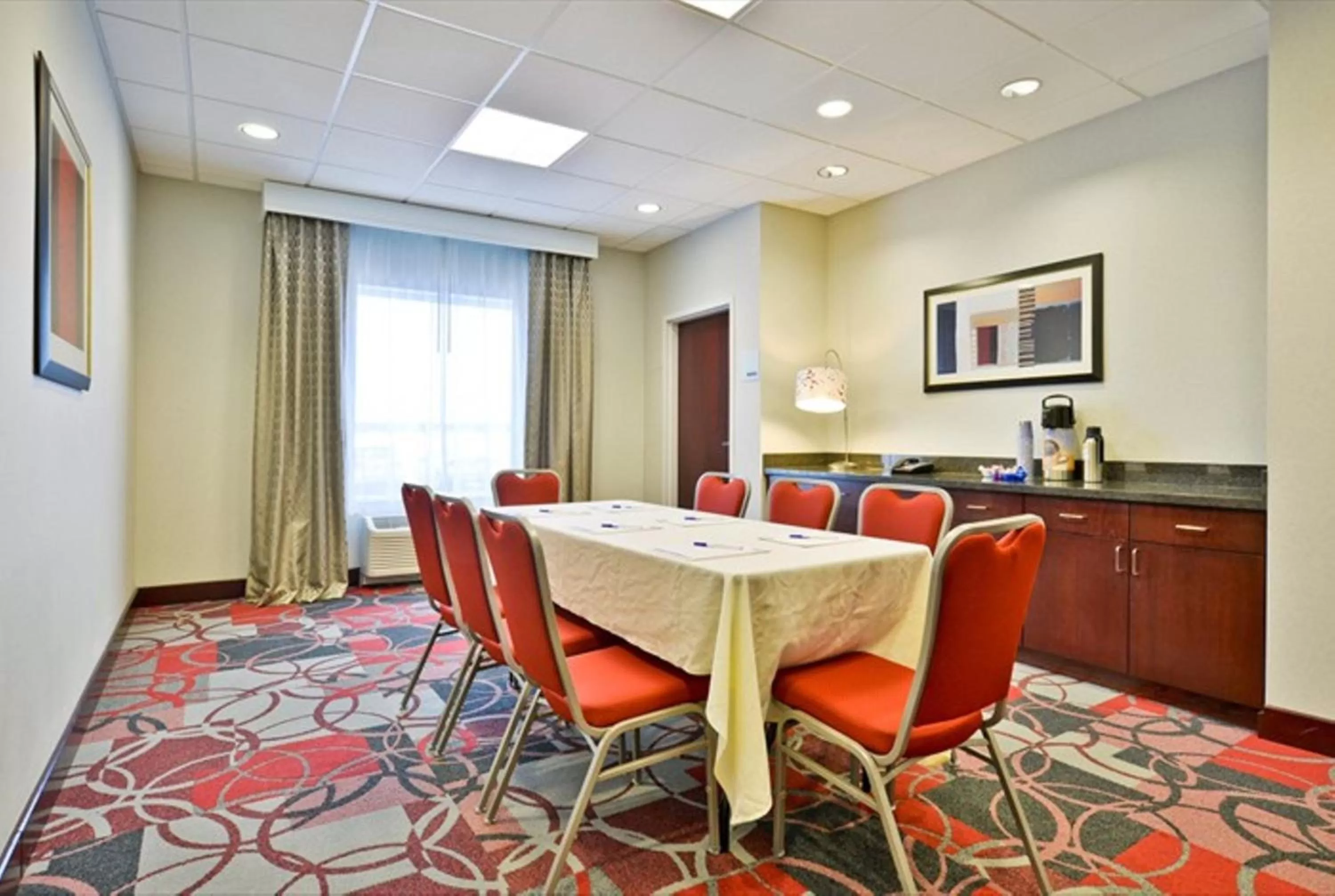 Meeting/conference room in Holiday Inn Express & Suites Utica by IHG