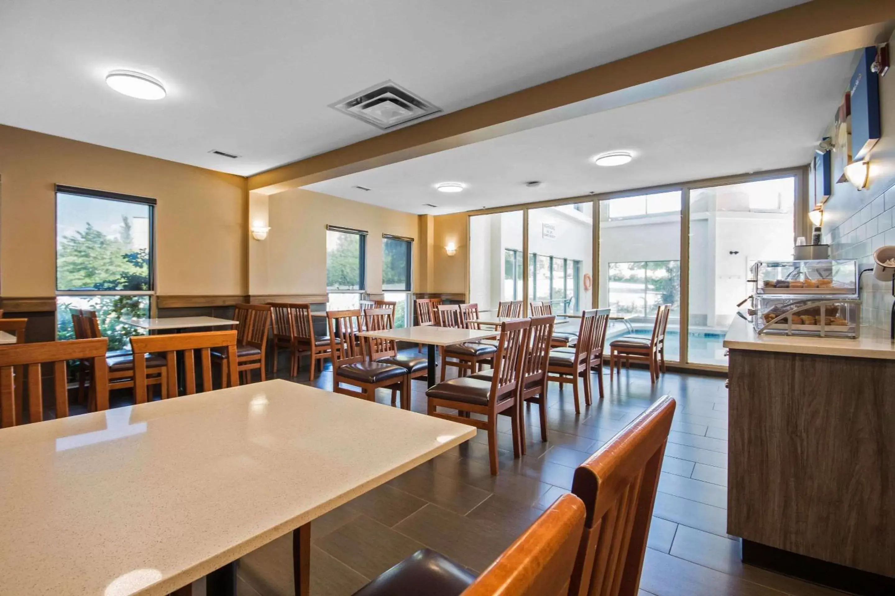 Restaurant/Places to Eat in Comfort Inn & Suites Langley