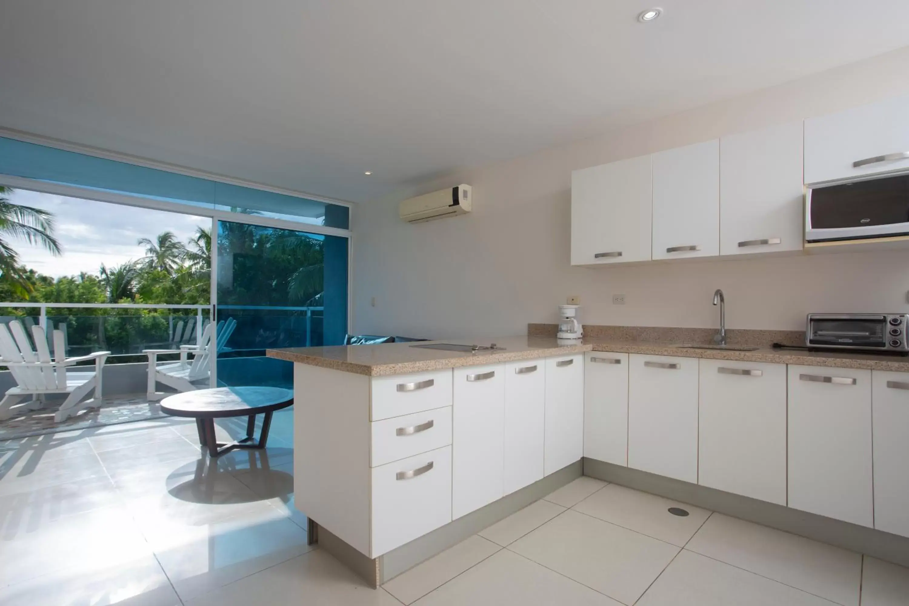 Kitchen/Kitchenette in Puerto Azul Resort & Club Nautico