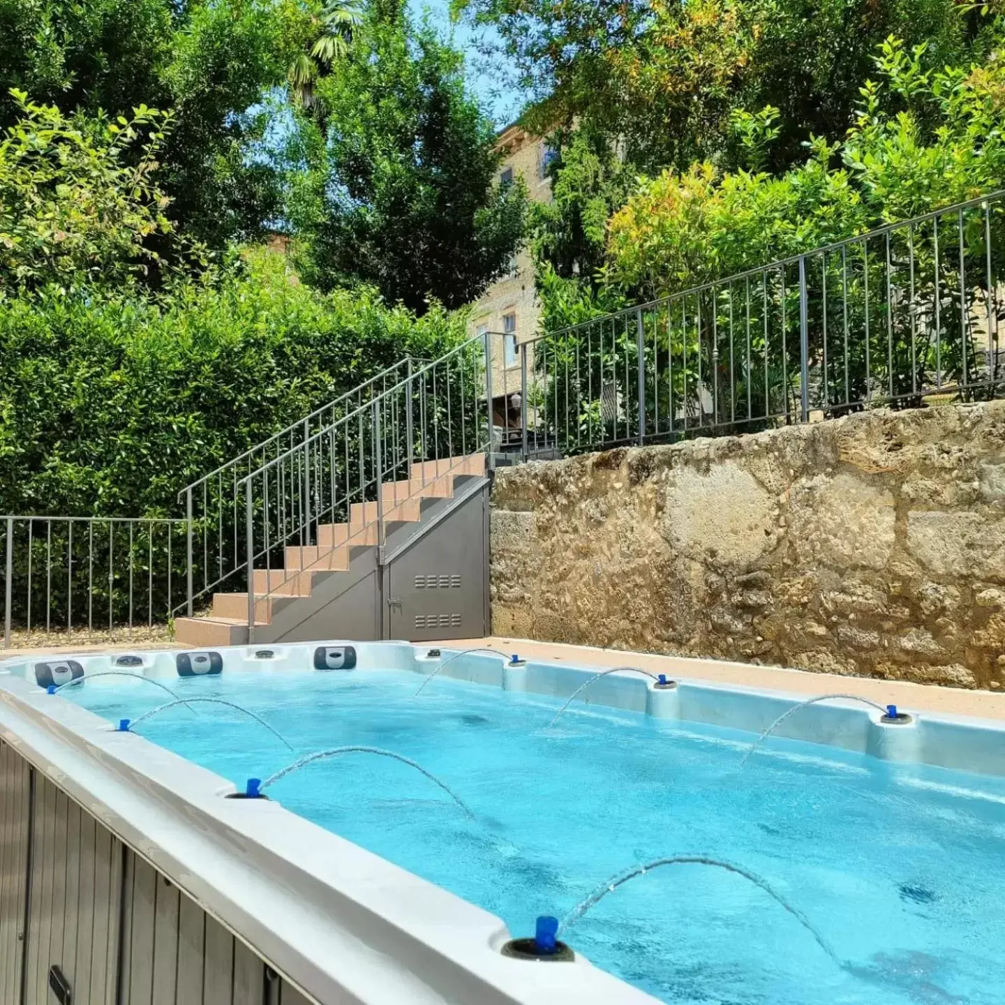 Hot Tub, Swimming Pool in Hotel Il Cavalier D'Arpino