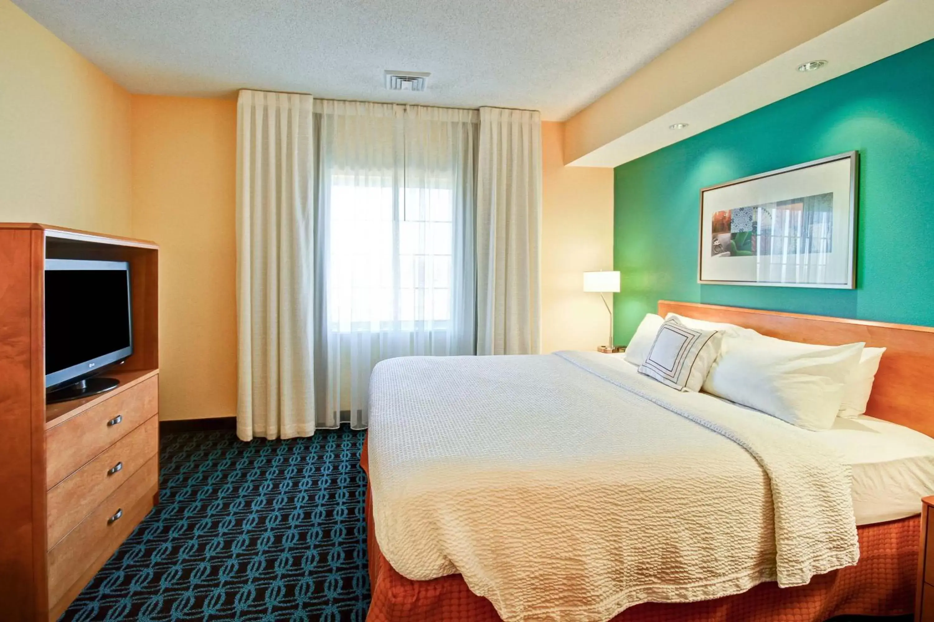 Photo of the whole room, Bed in Fairfield Inn & Suites by Marriott Saratoga Malta
