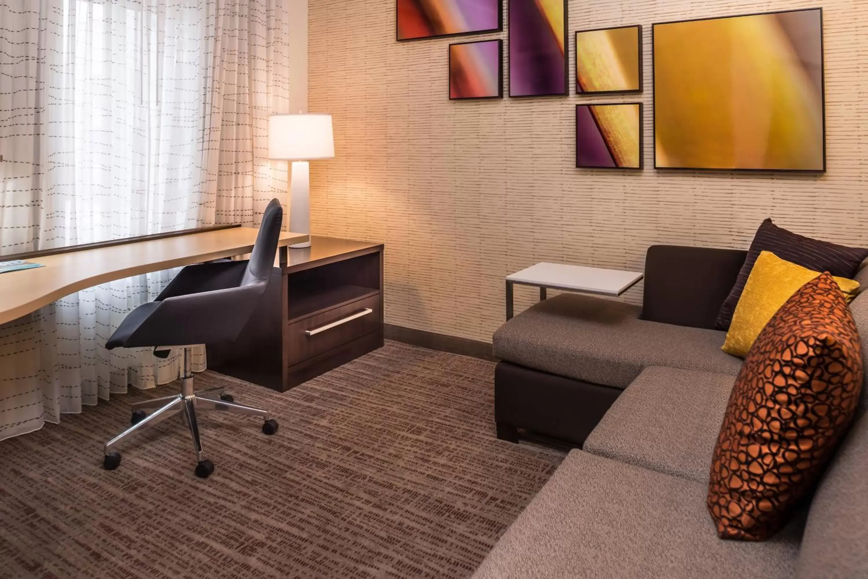 Photo of the whole room, Seating Area in Residence Inn by Marriott St. Louis Westport