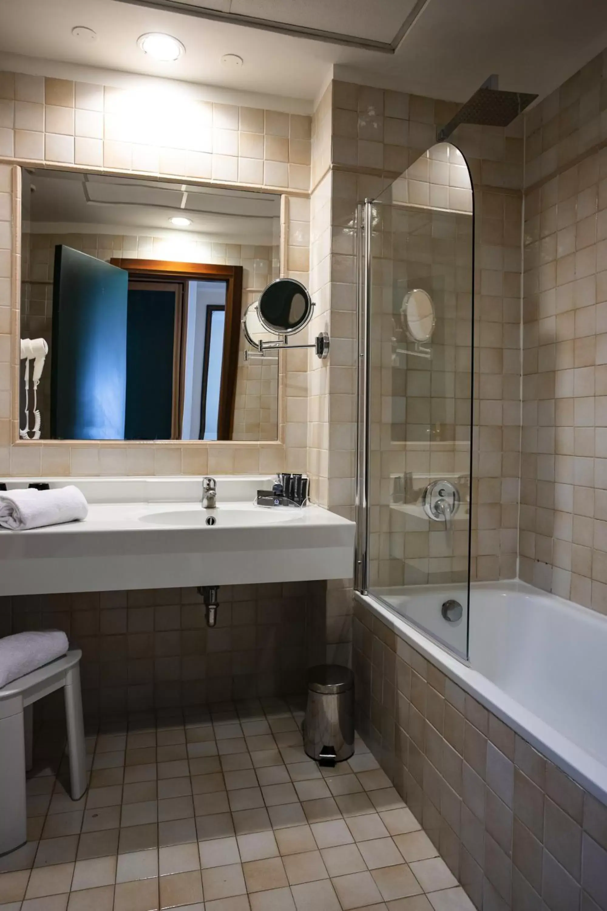 Bathroom in BV Hotel Oly