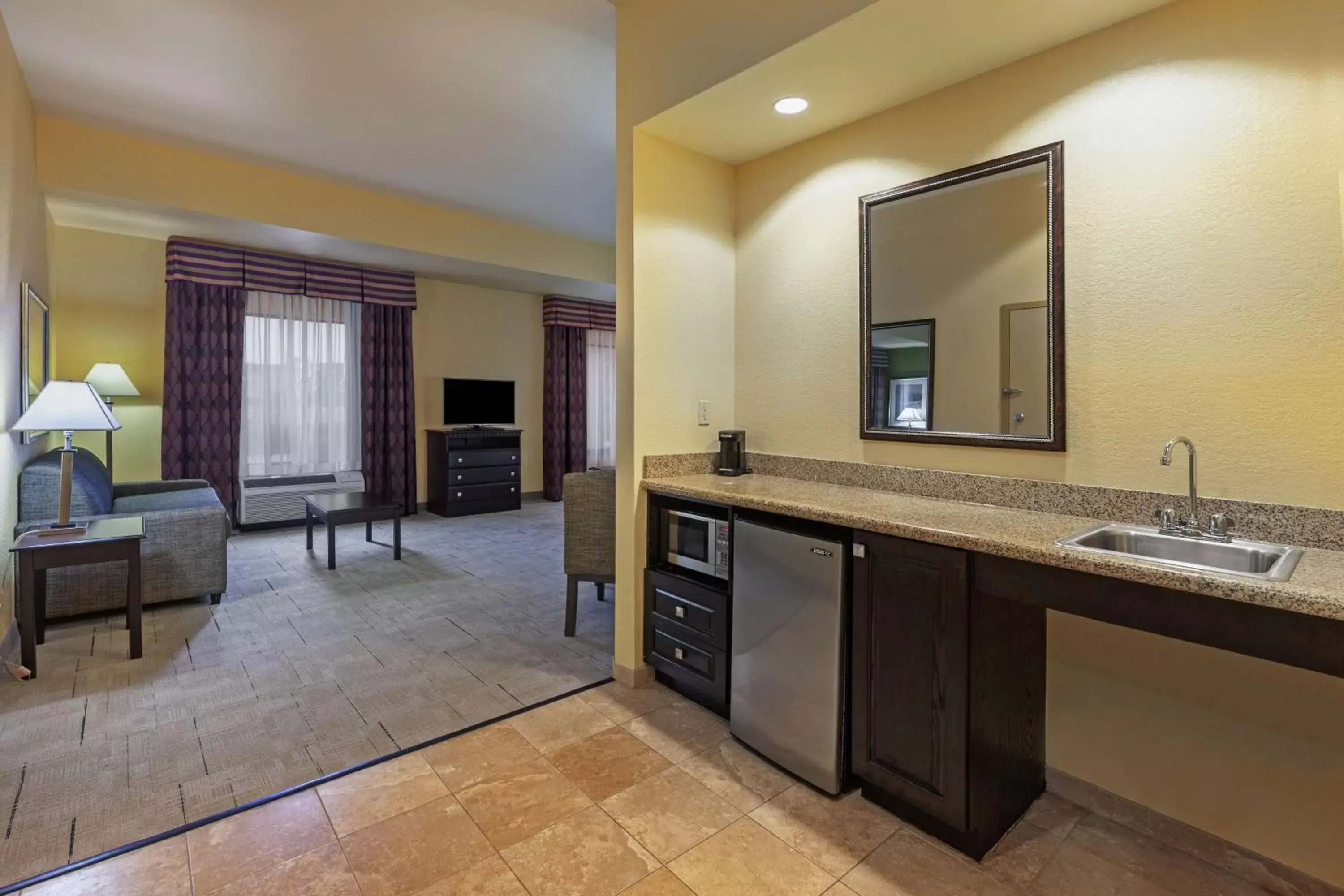 Bedroom, Bathroom in Hampton Inn & Suites Owasso