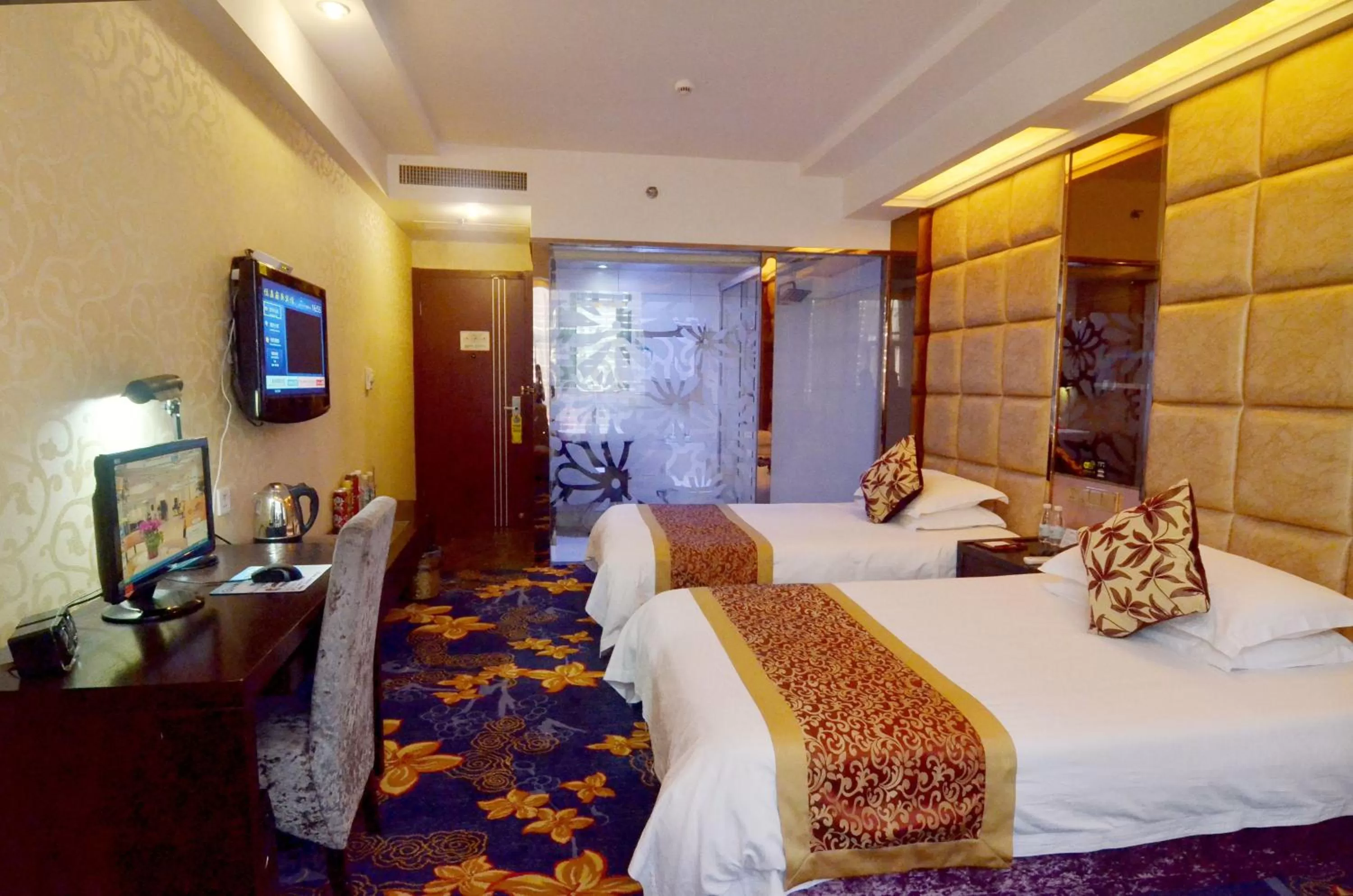 Photo of the whole room, Bed in Yiwu Yuejia Business Hotel