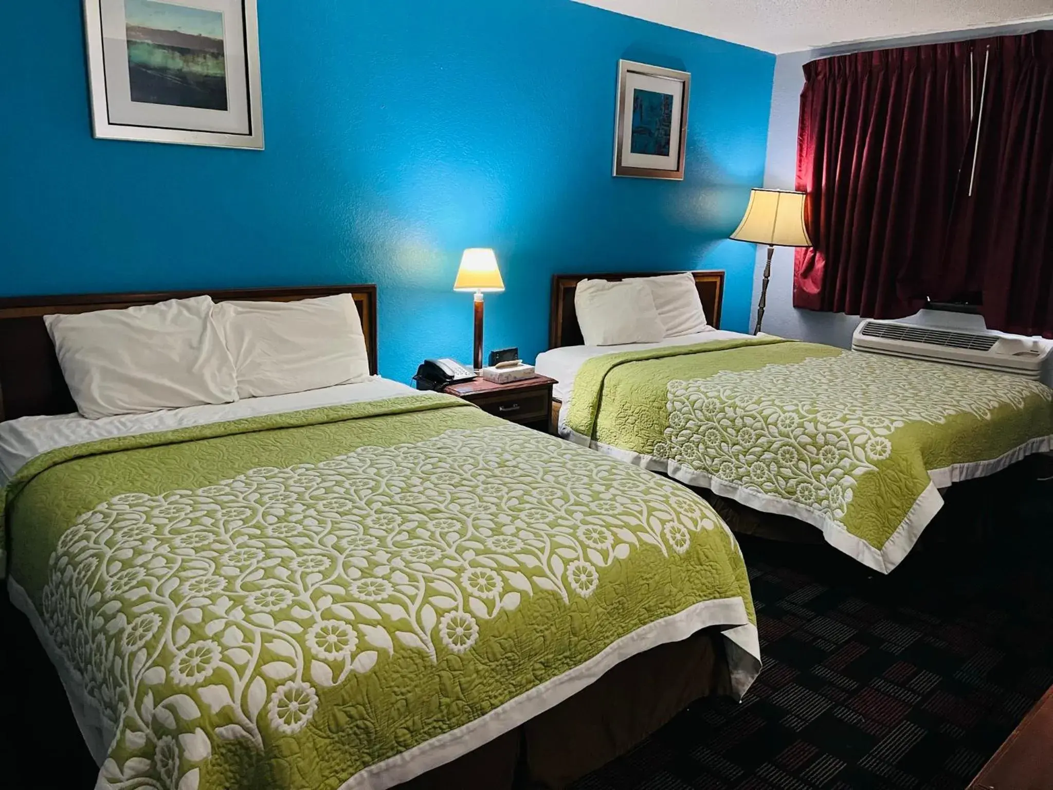 Photo of the whole room, Bed in Rodeway Inn