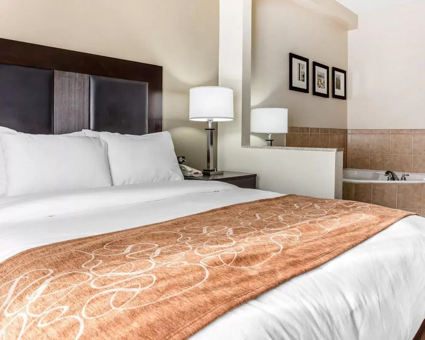 Queen Suite with Whirlpool - Non-Smoking in Comfort Suites Morrow- Atlanta South Queen Suite with Whirlpool - Non-Smoking in Comfort Suites Morrow- Atlanta South