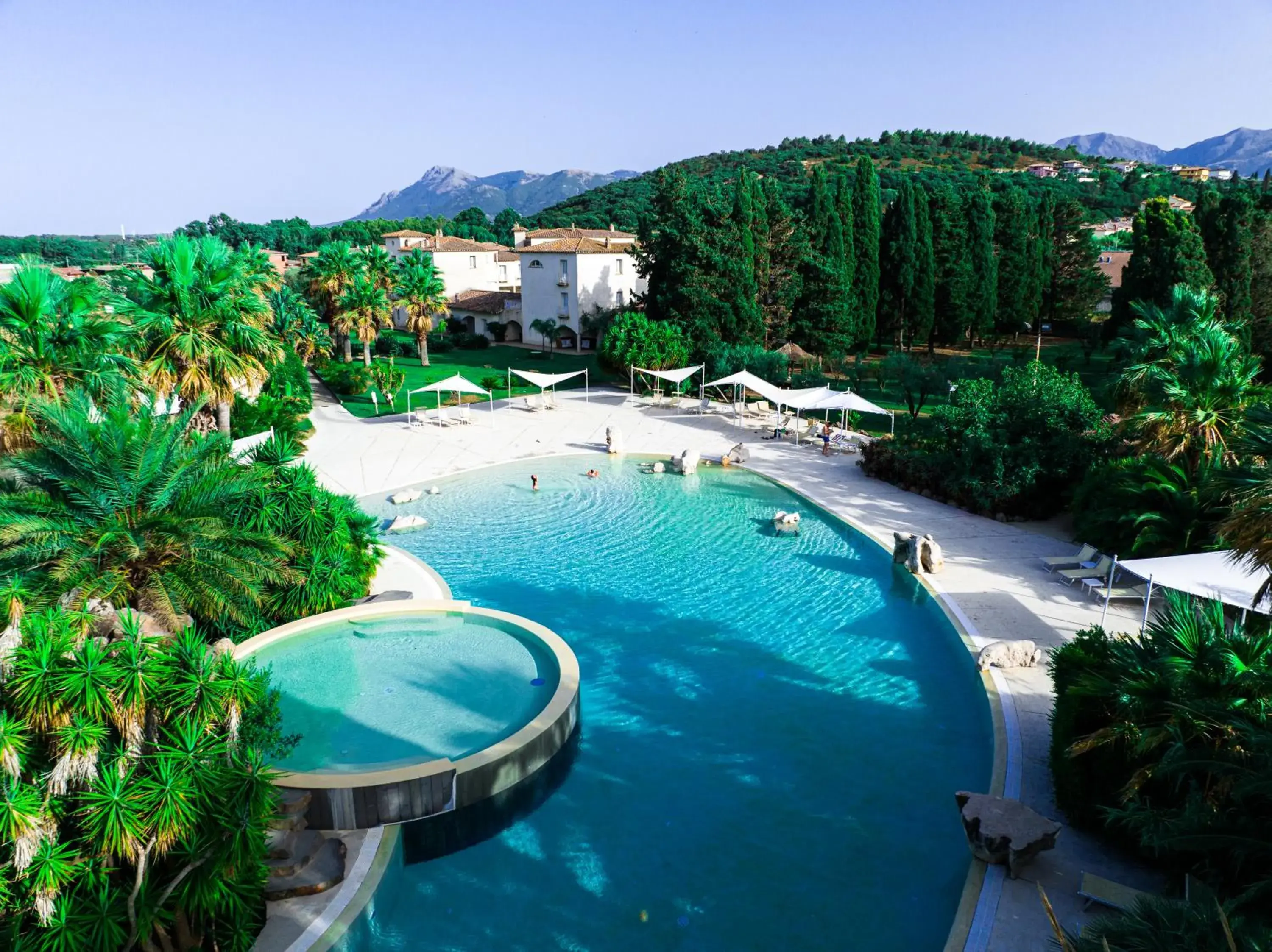 Pool View in Tartheshotel