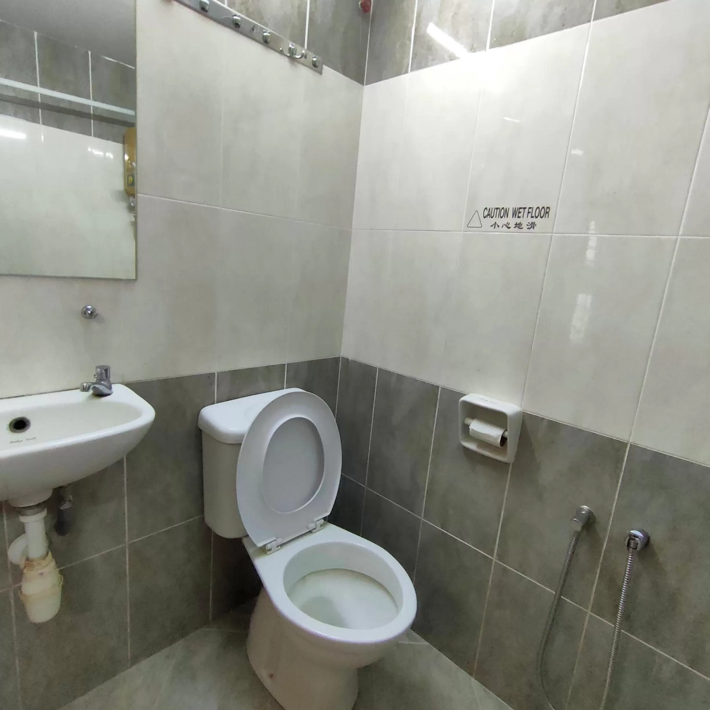 Toilet in Cozzy Motel Malacca