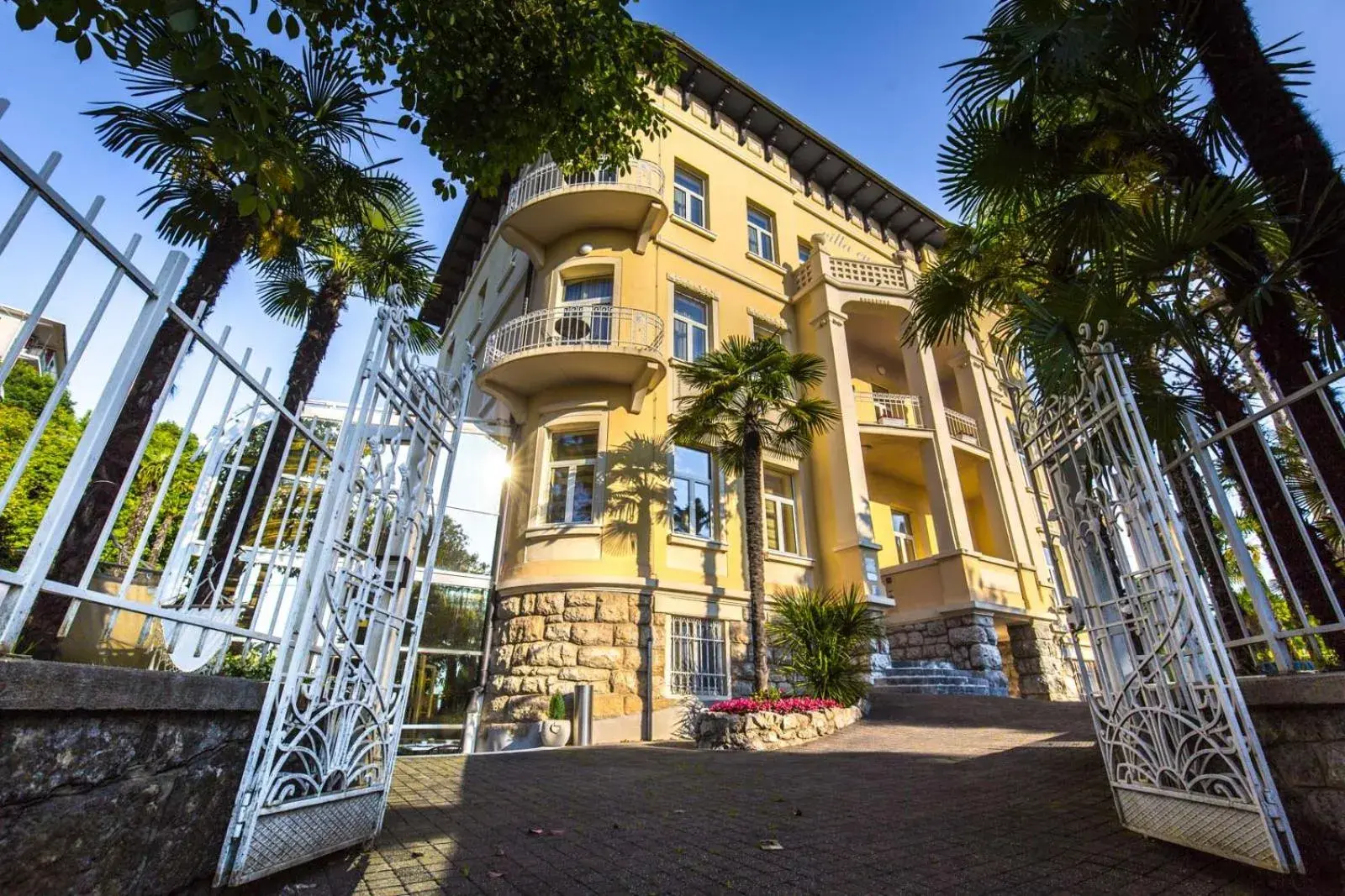 Facade/entrance, Property Building in Hotel Villa Eugenia