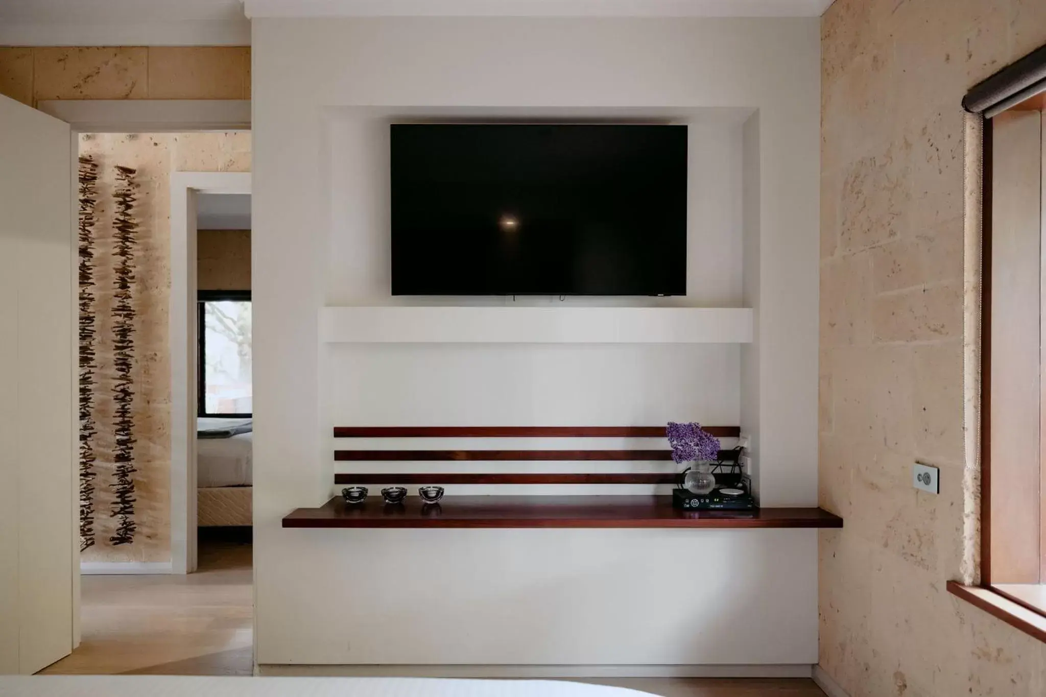 TV and multimedia, TV/Entertainment Center in Losari Retreat