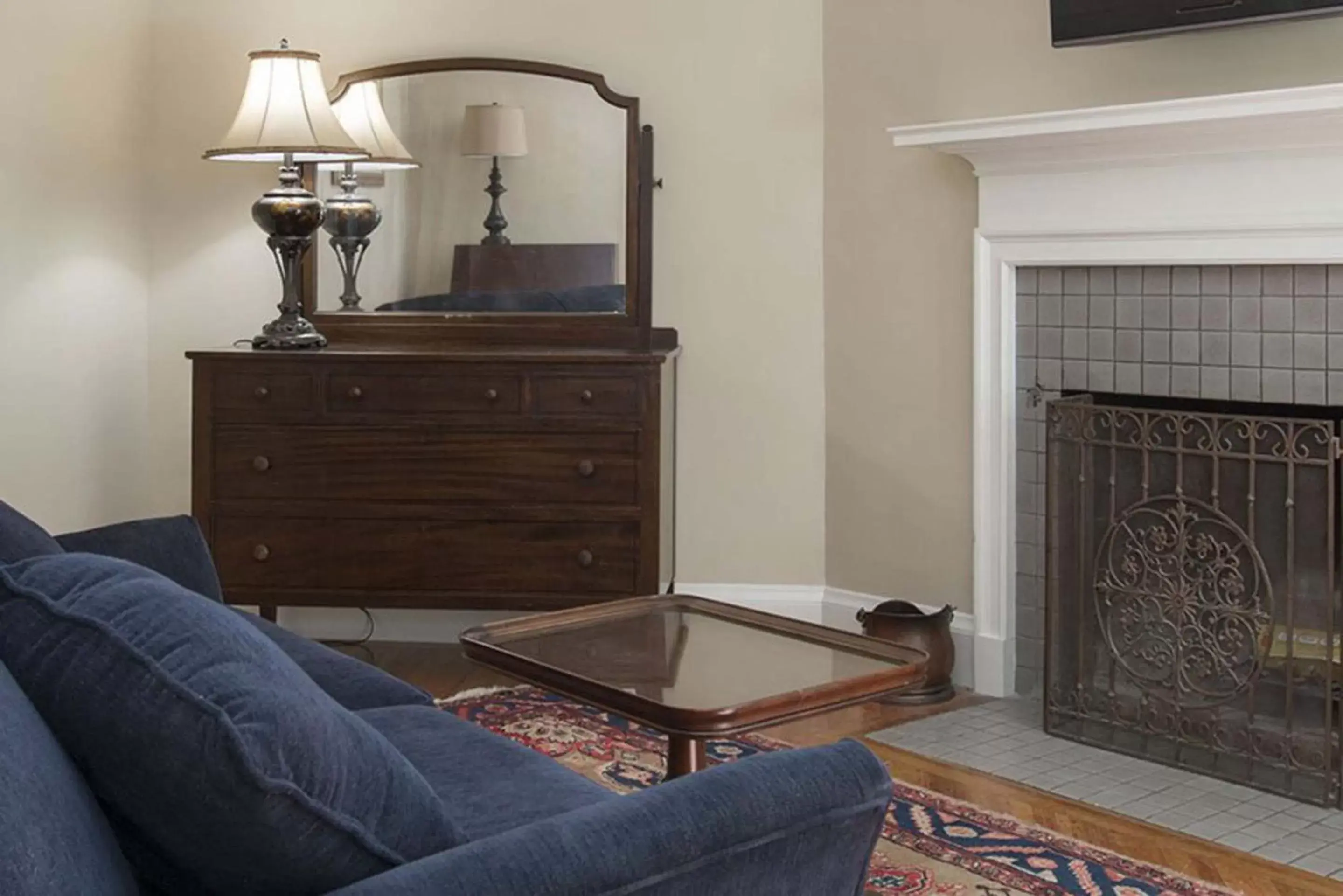 Living room, Seating Area in The White House Inn