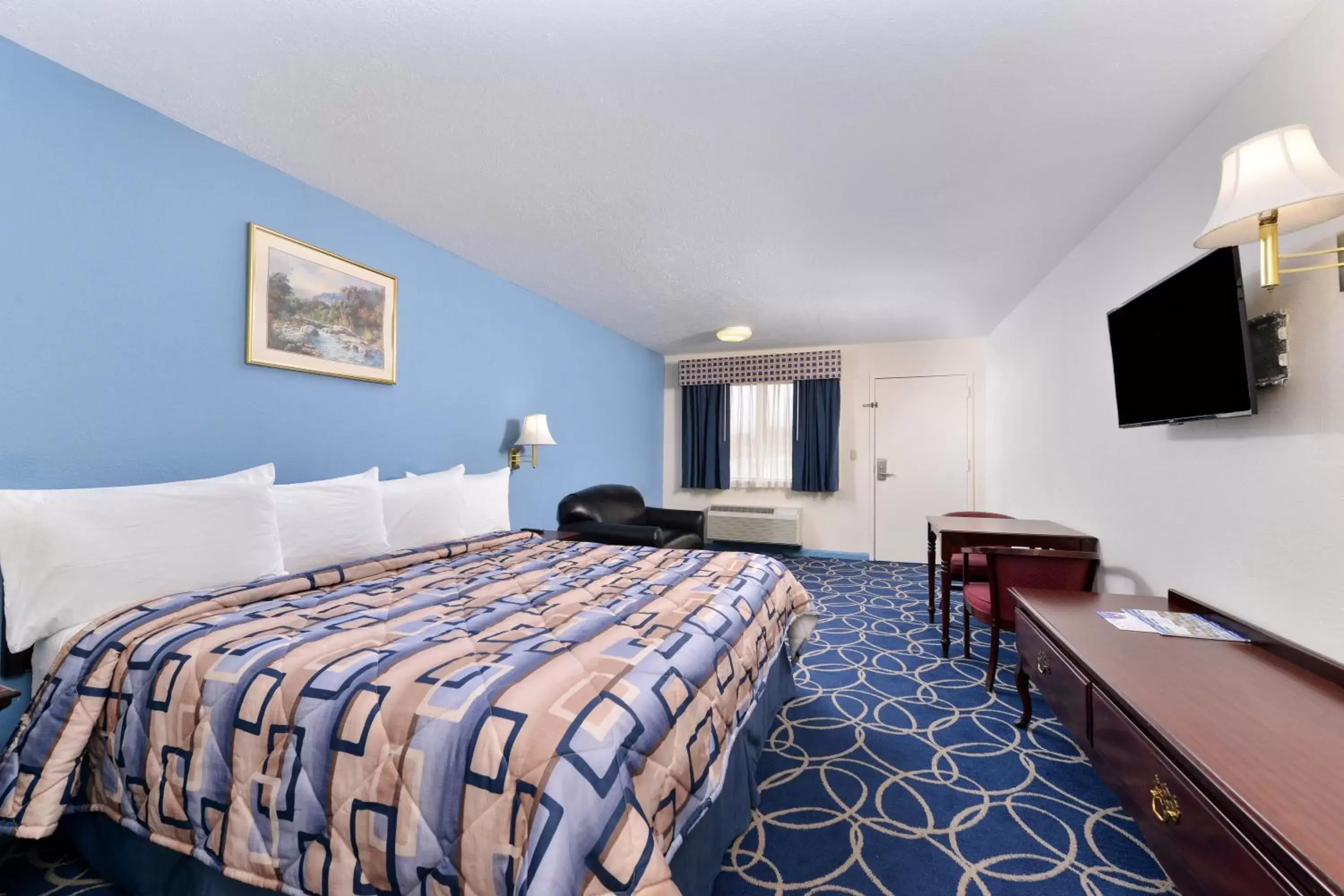 Standard One King Bed in Americas Best Value Inn and Suites Houston/Northwest Brookhollow