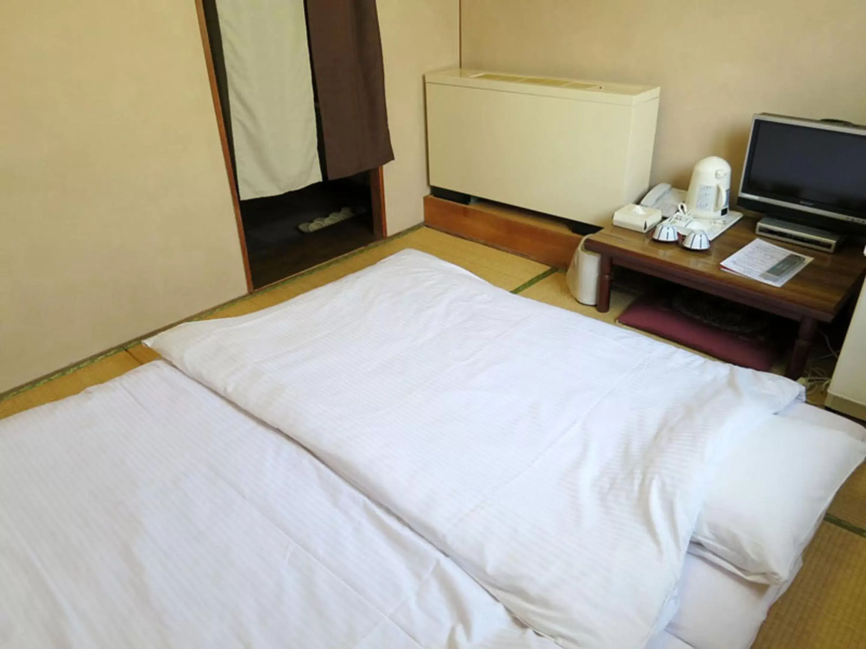 Bedroom, Bed in Heiwadai Hotel Arato