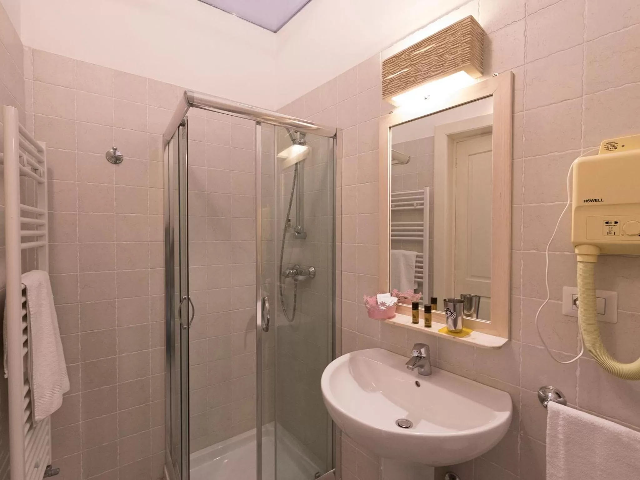 Shower in La Naca Della Taranta B&B