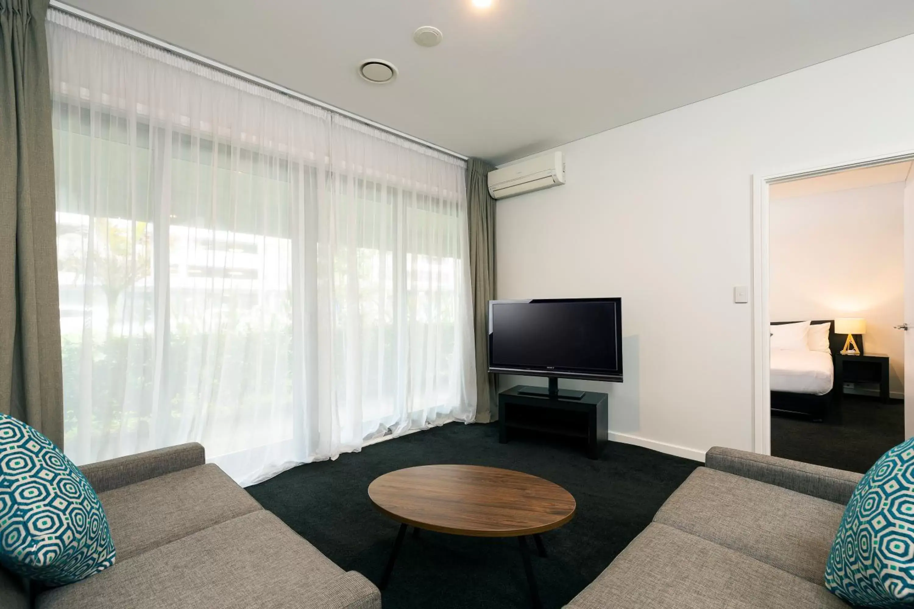 Living room, TV/Entertainment Center in Nesuto Stadium