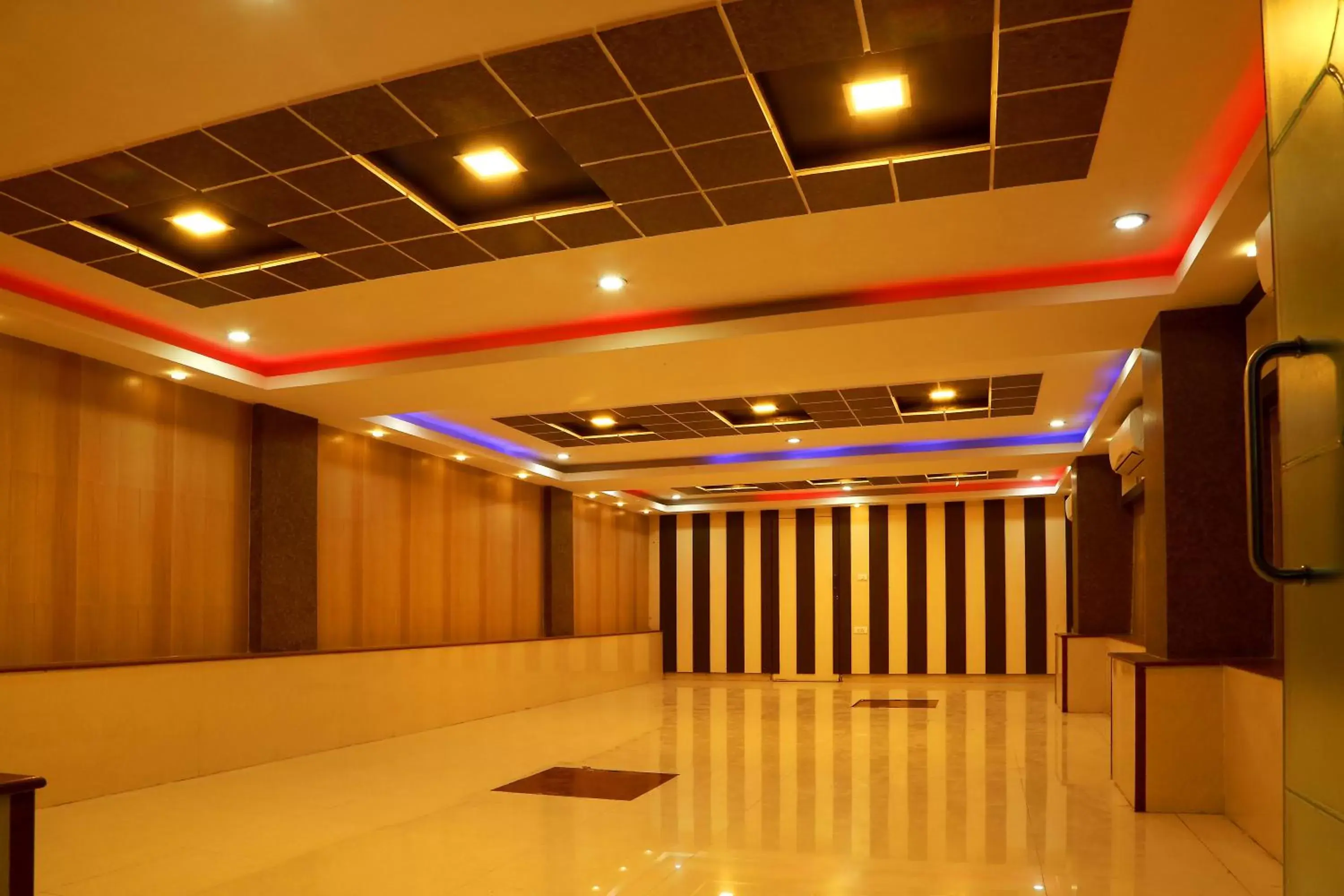 Business facilities in Hotel Royal Palm - A Budget Hotel in Udaipur