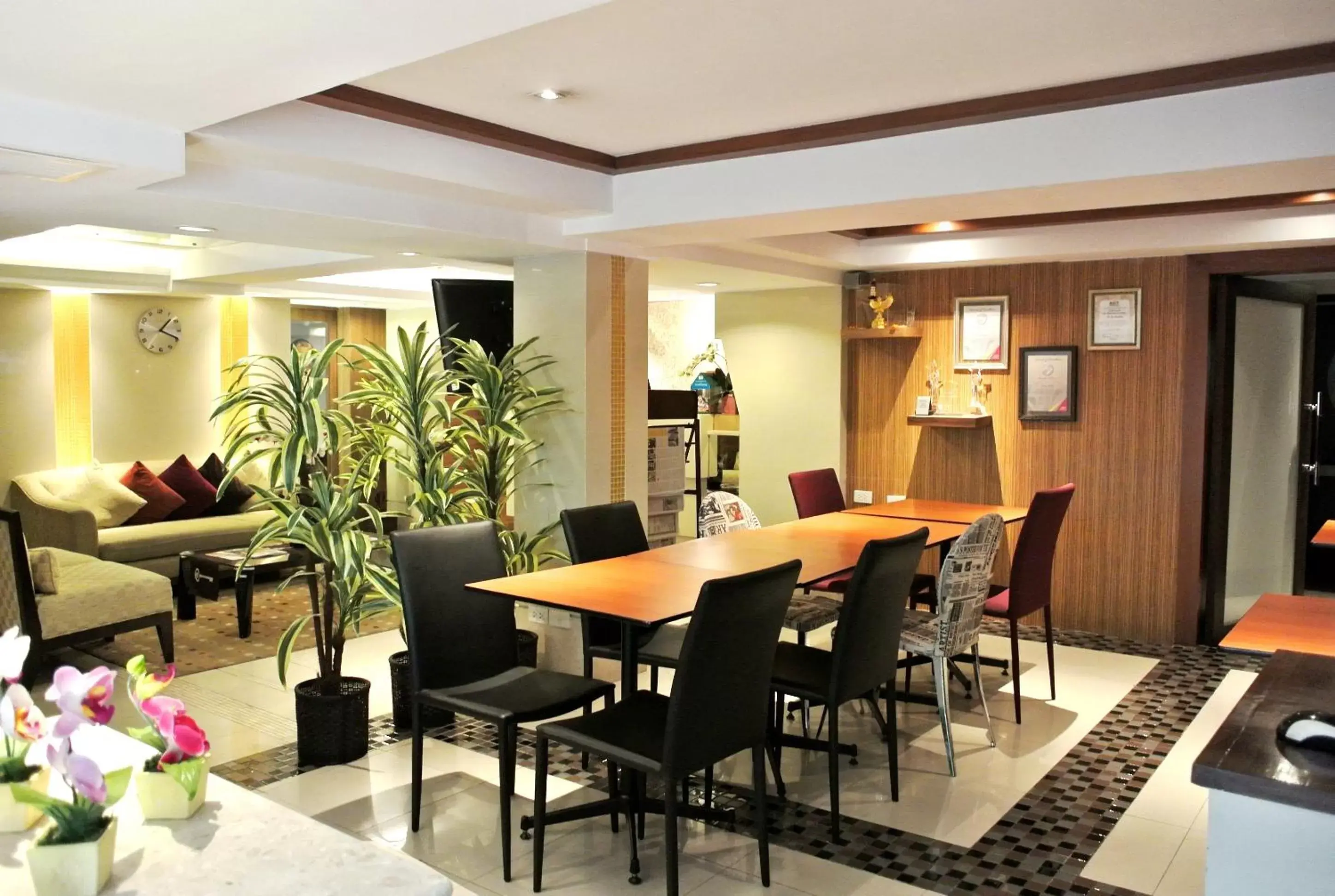 Lobby or reception, Restaurant/Places to Eat in The Key Bangkok Hotel