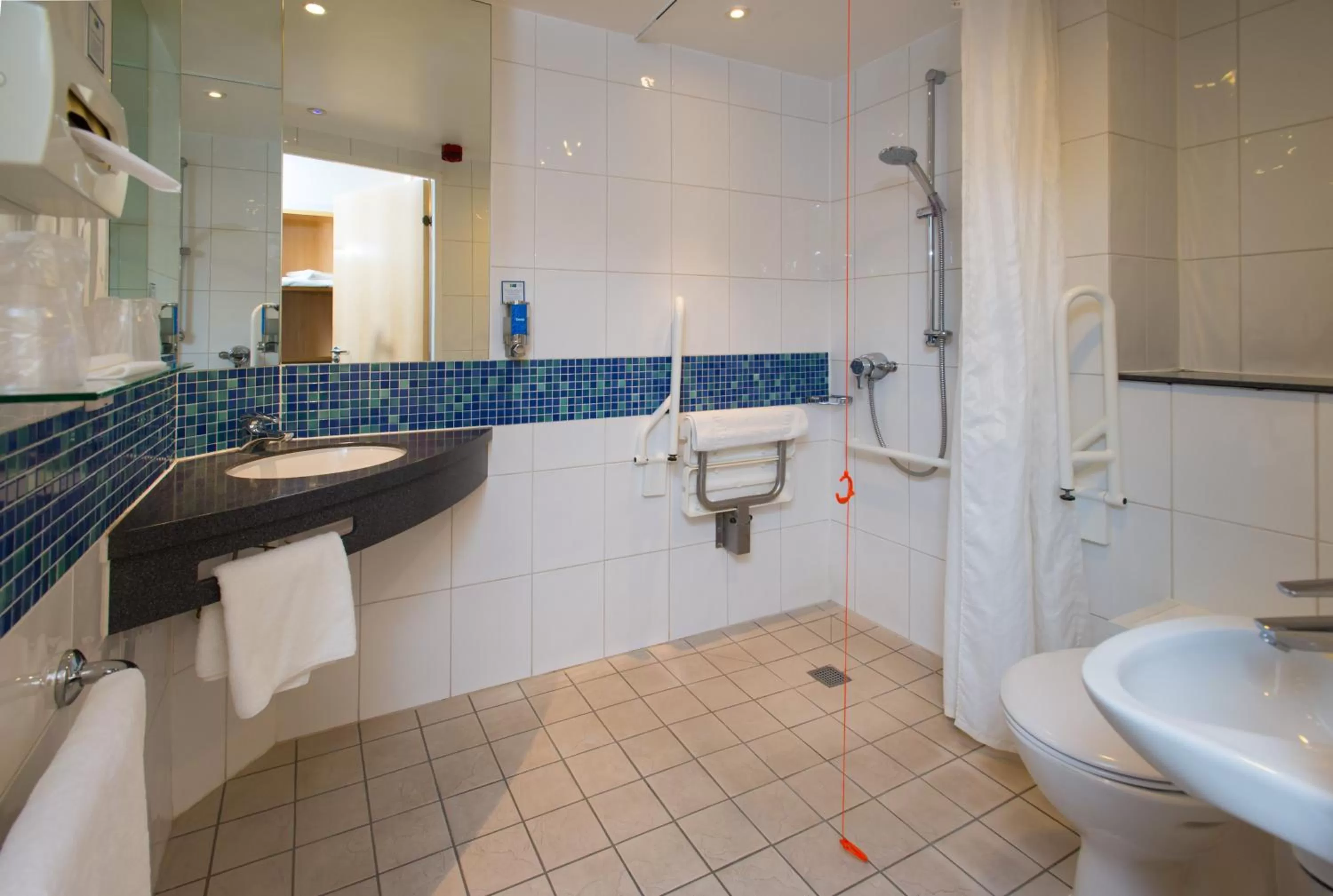Bathroom in Holiday Inn Express Cambridge by IHG