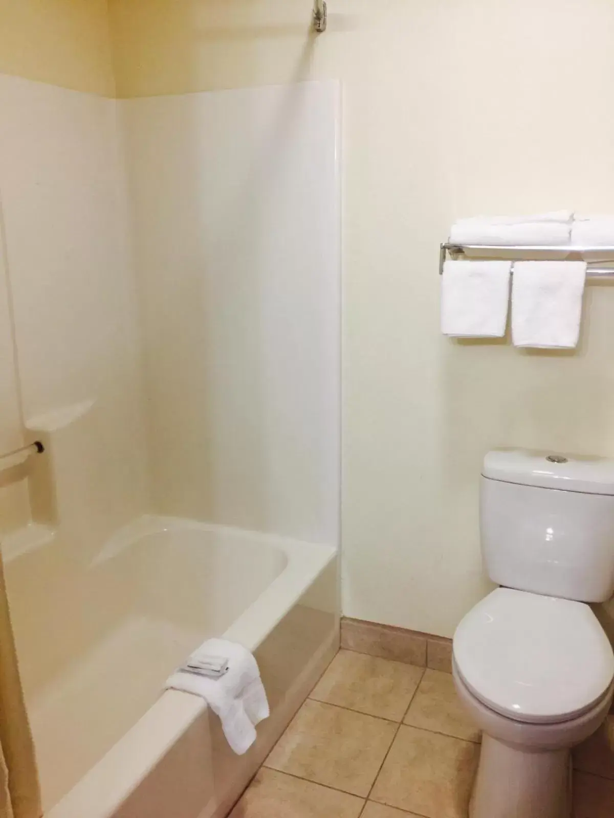 Bathroom in Texas Inn and Suites Lufkin