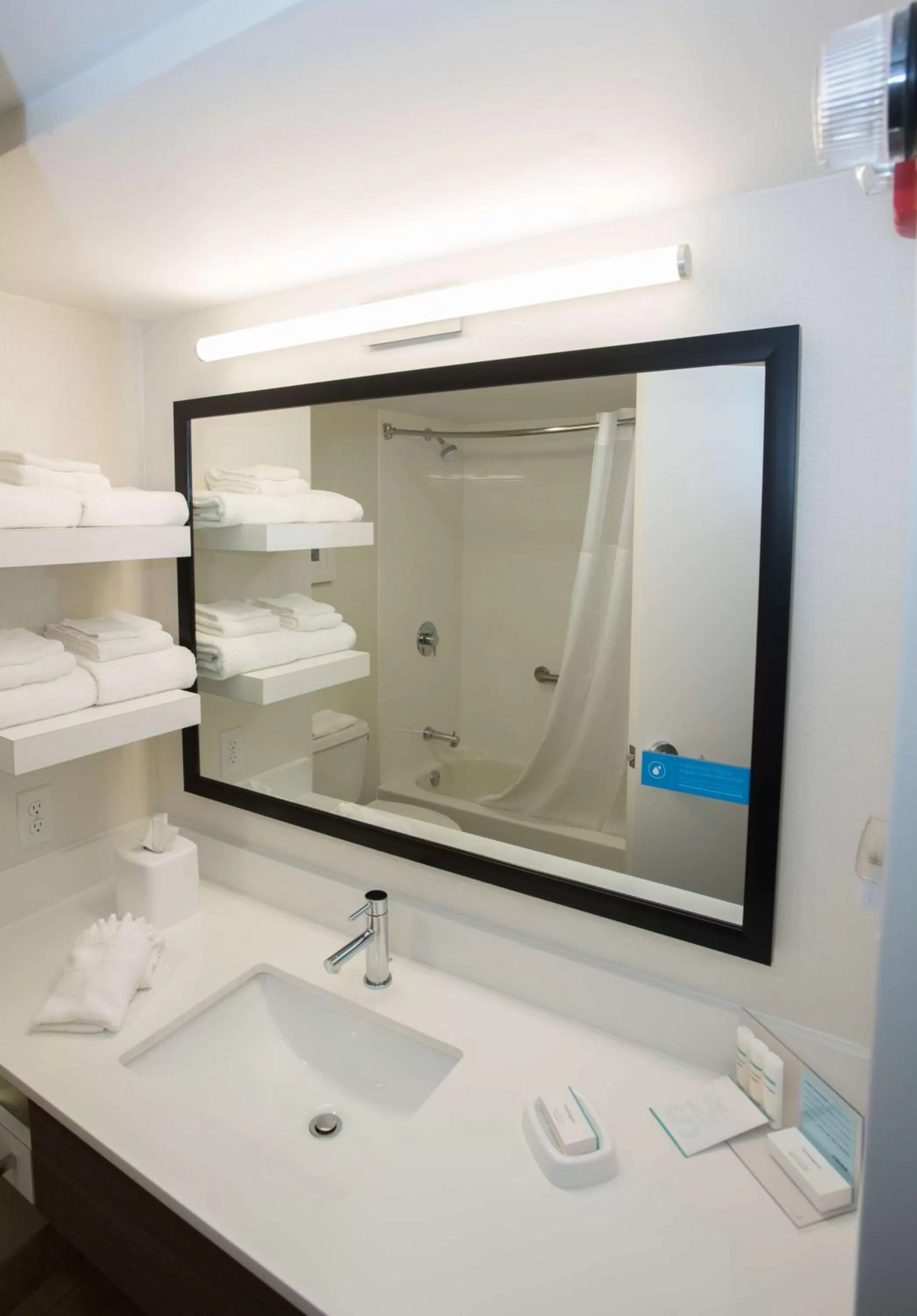 Bathroom in Hampton Inn Wooster