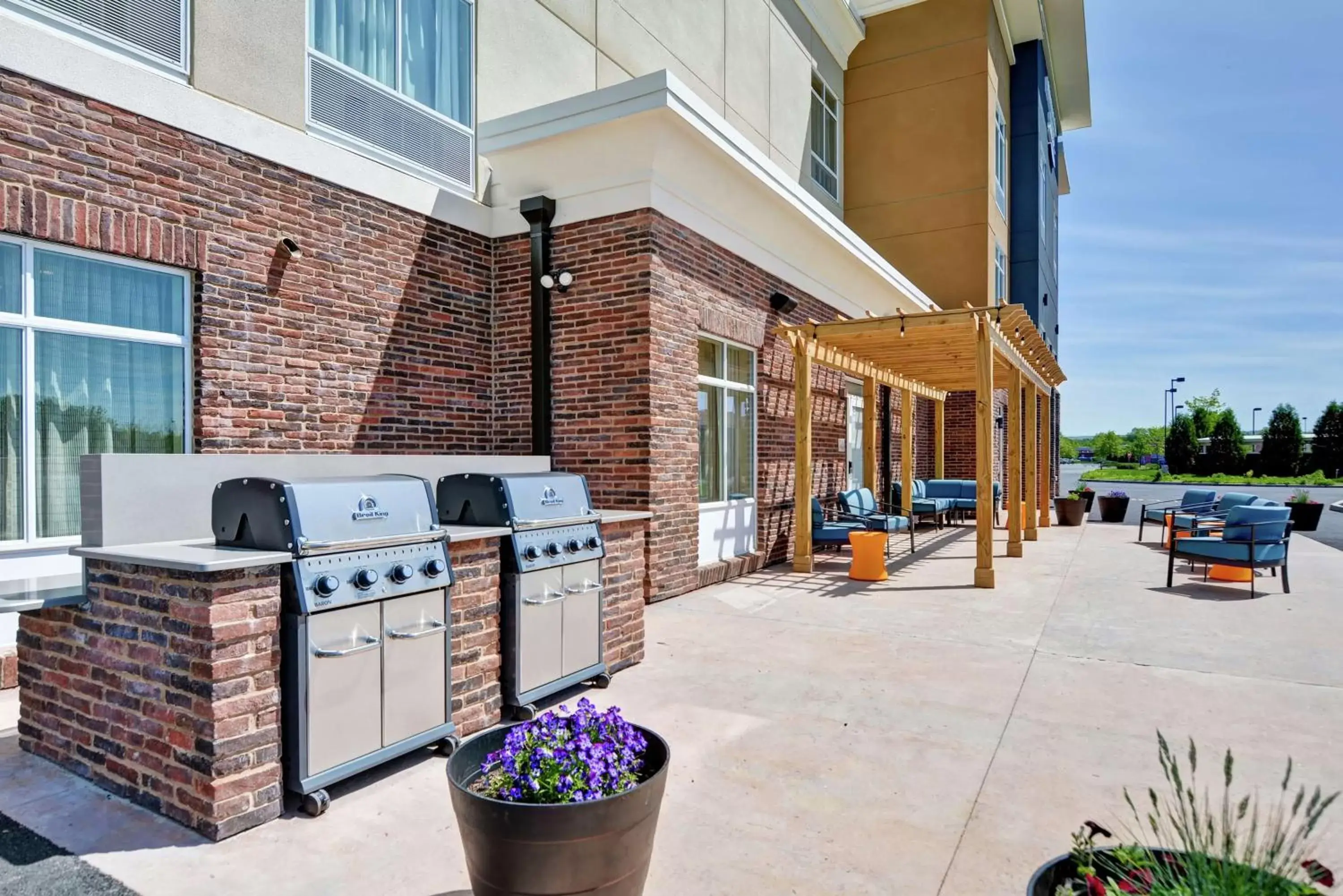 Property building, BBQ Facilities in Homewood Suites By Hilton Hadley Amherst