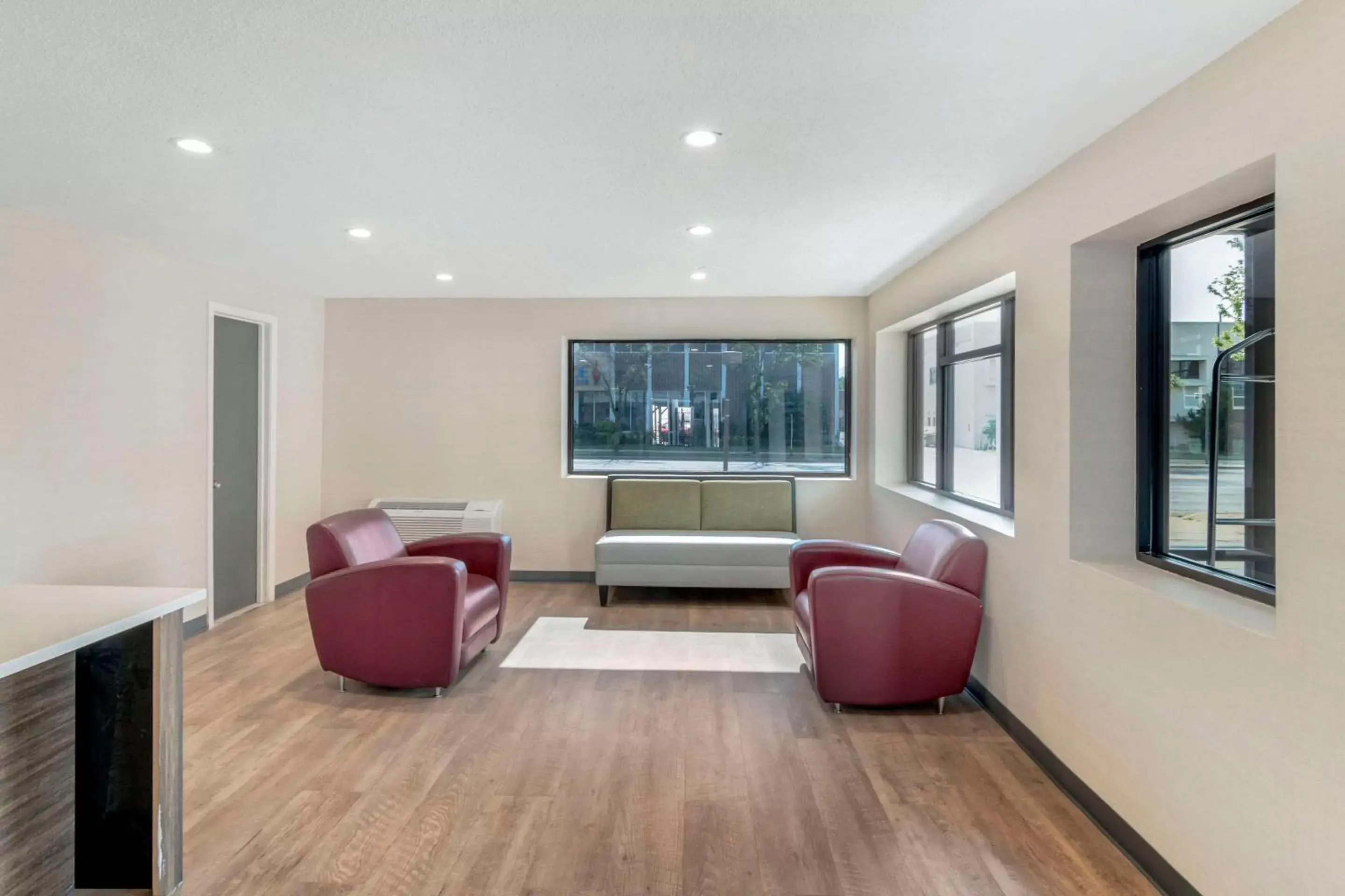 Lobby or reception, Seating Area in Comfort Inn