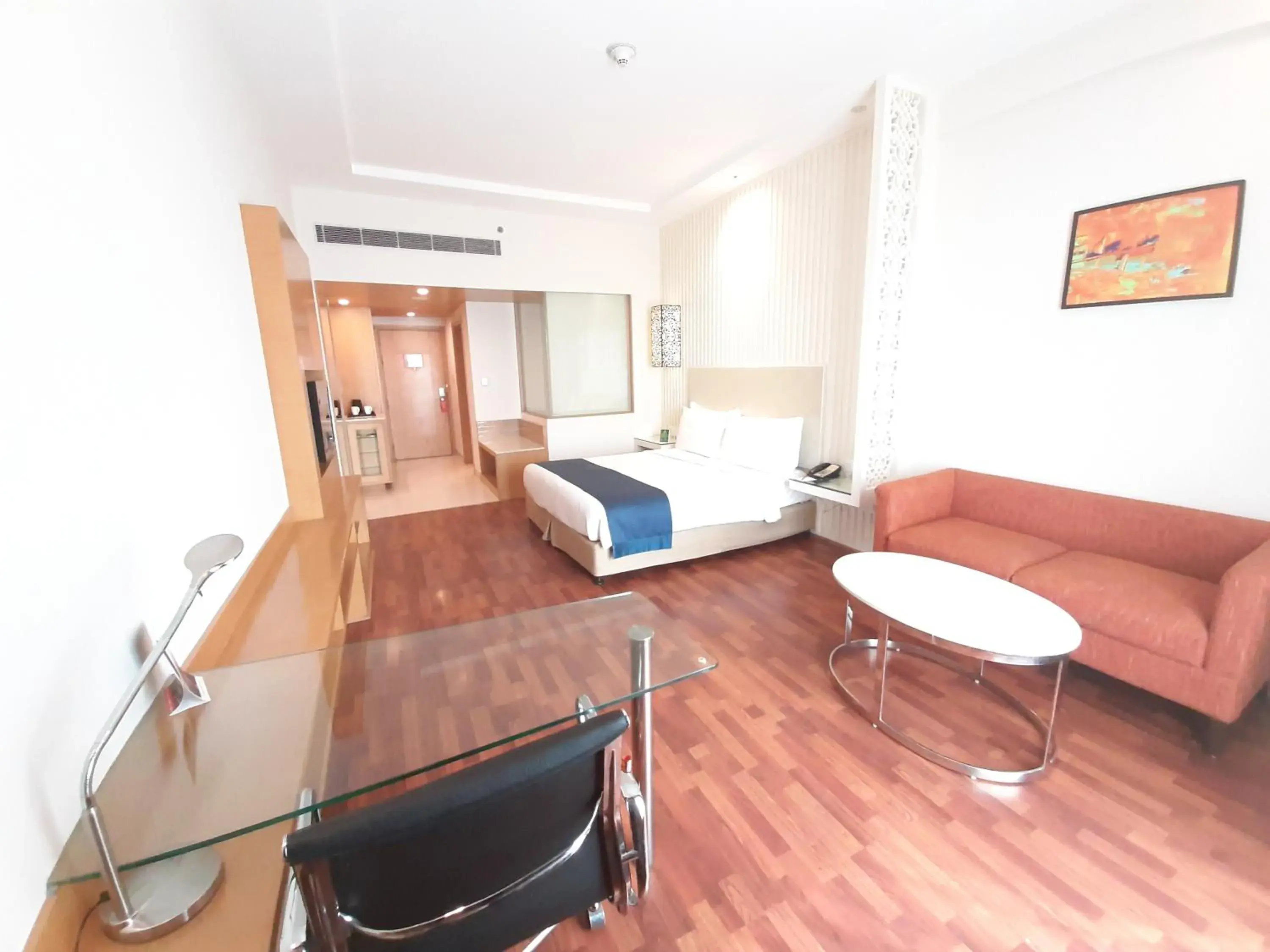 Bed in Holiday Inn Amritsar Ranjit Avenue, an IHG Hotel
