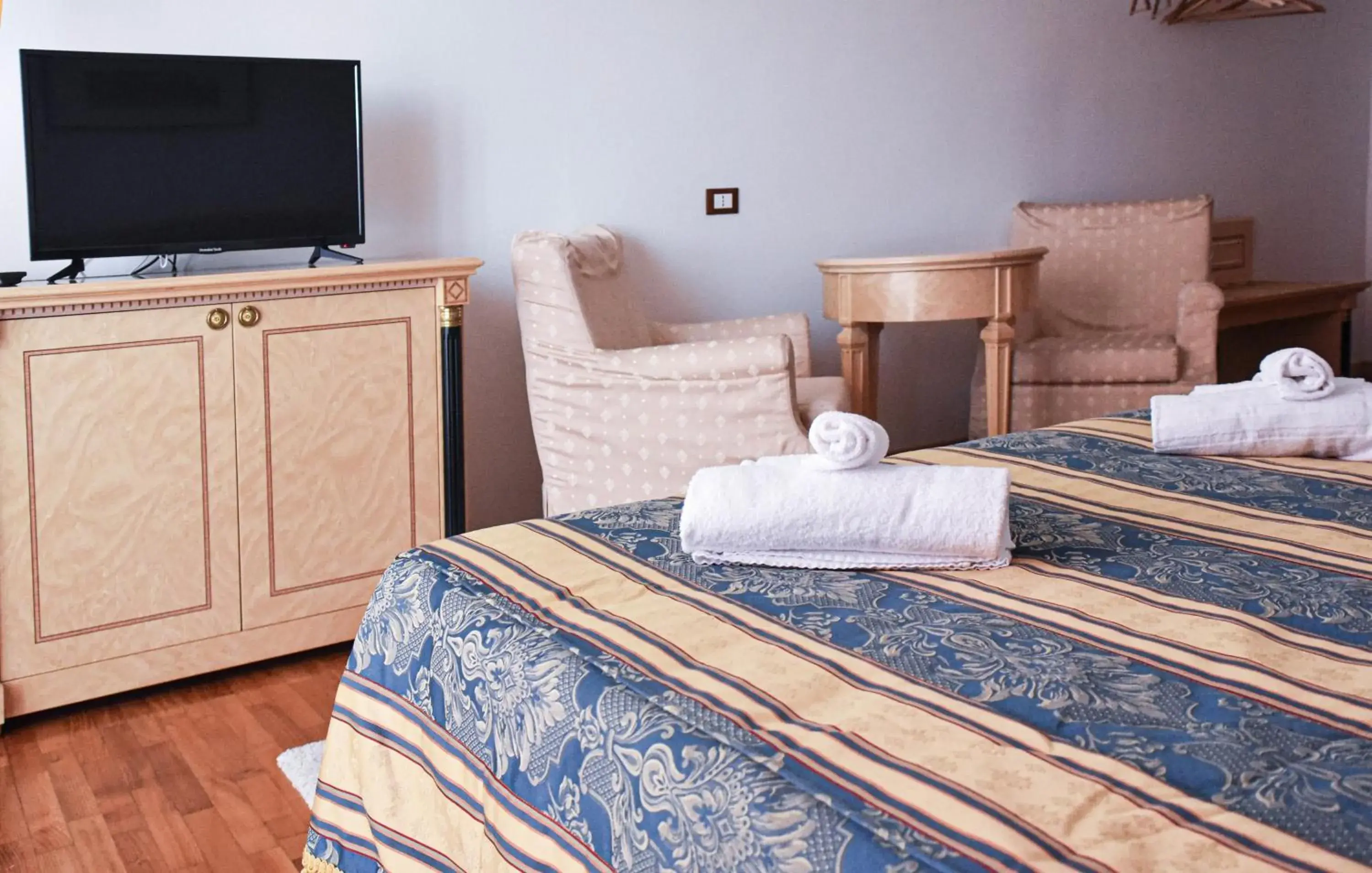 TV and multimedia, Bed in Attianese Hotel Restaurant