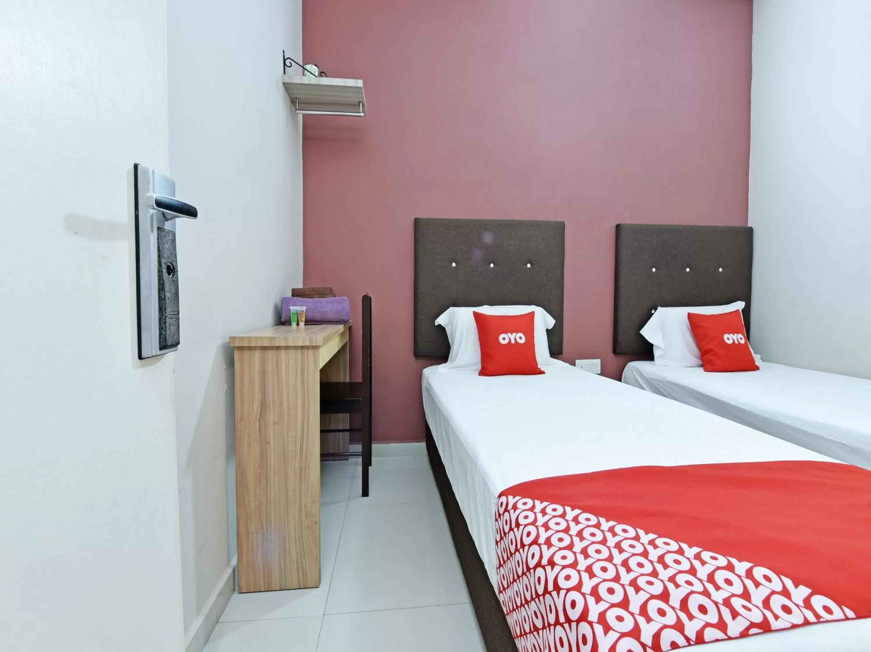 Bedroom, Bed in Super OYO Capital O 90556 Hotel Cherita Rooms