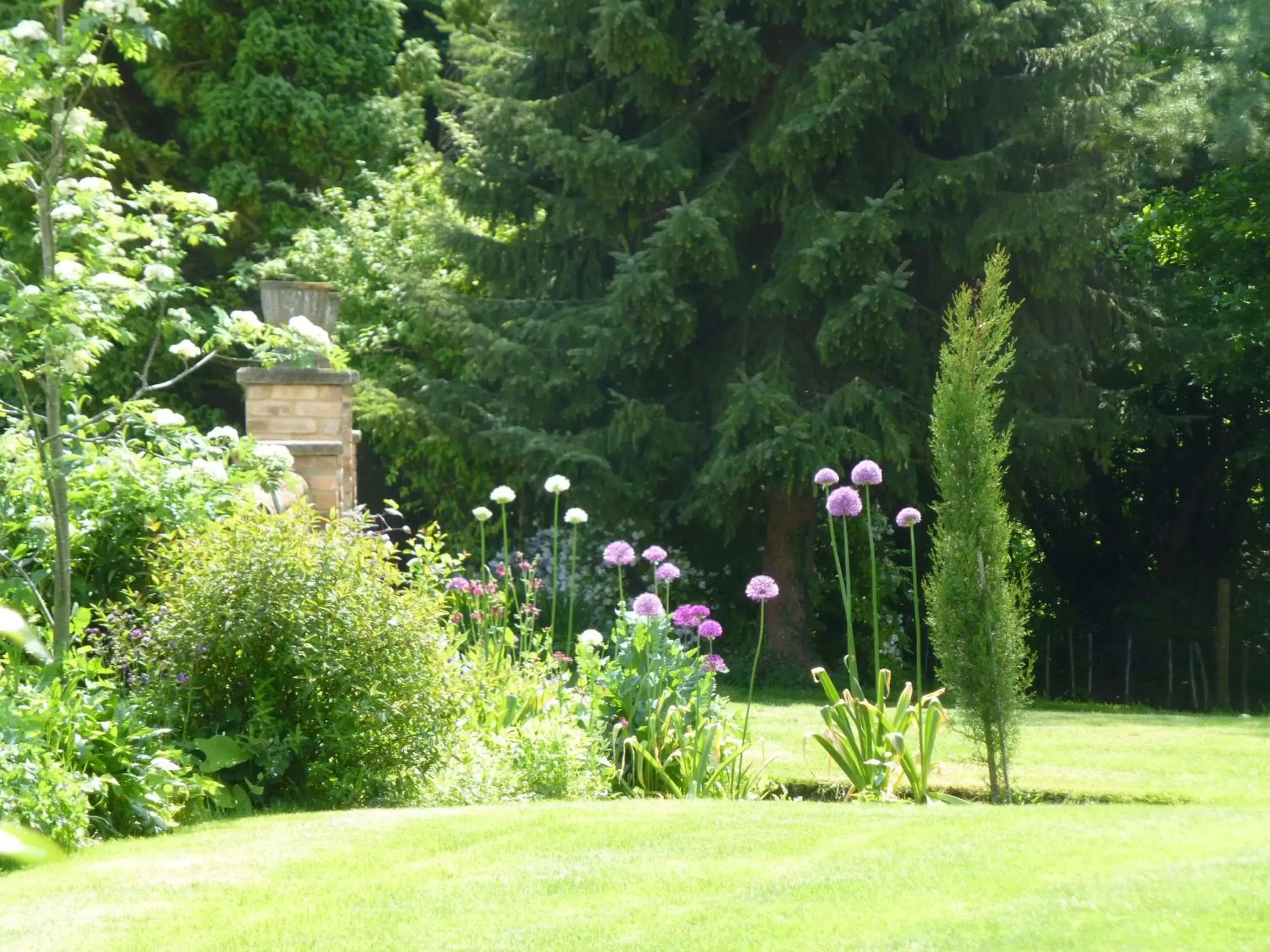 Garden in Blounts Court Farm