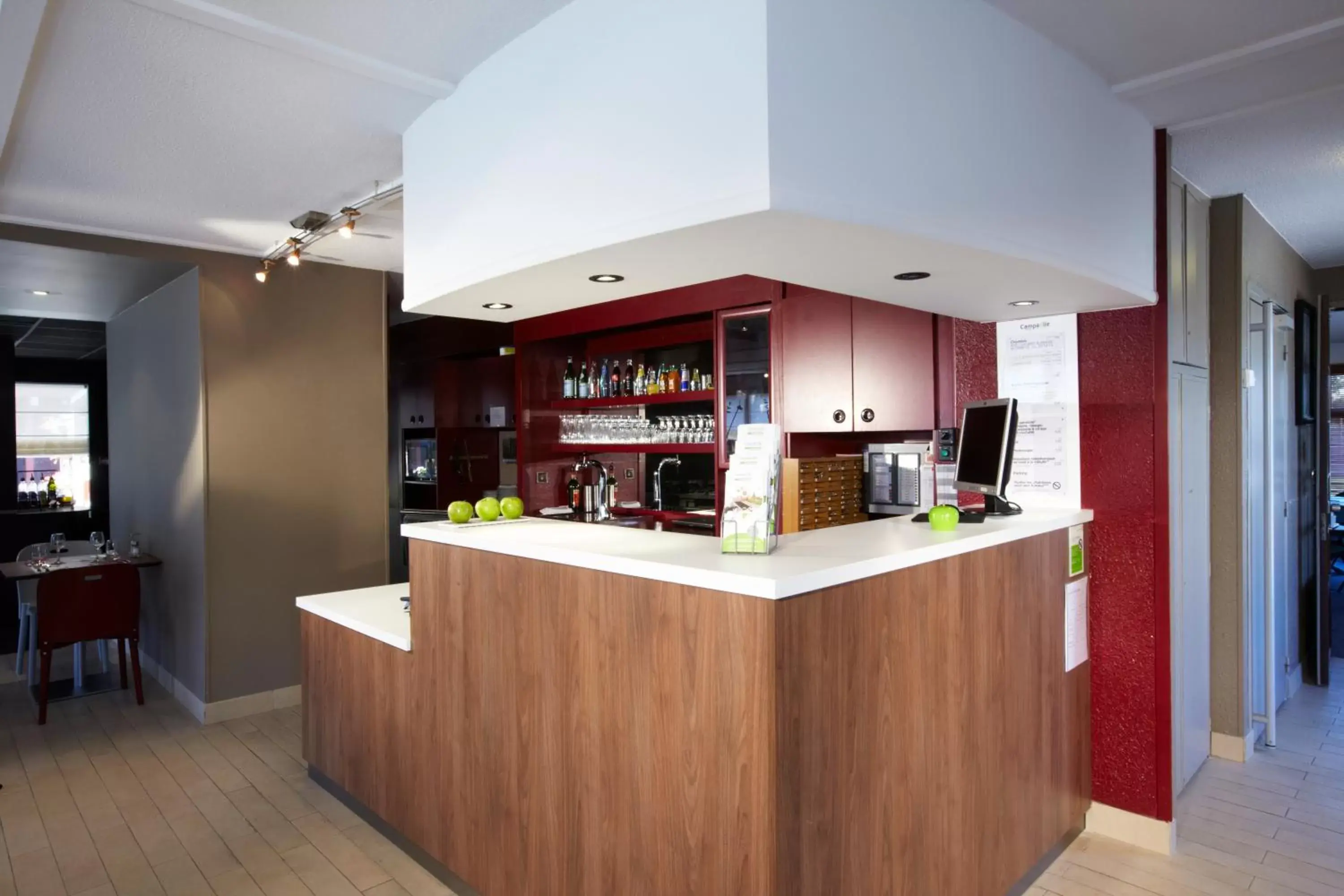 Lounge or bar in Campanile Calais Lounge or bar in Campanile Calais