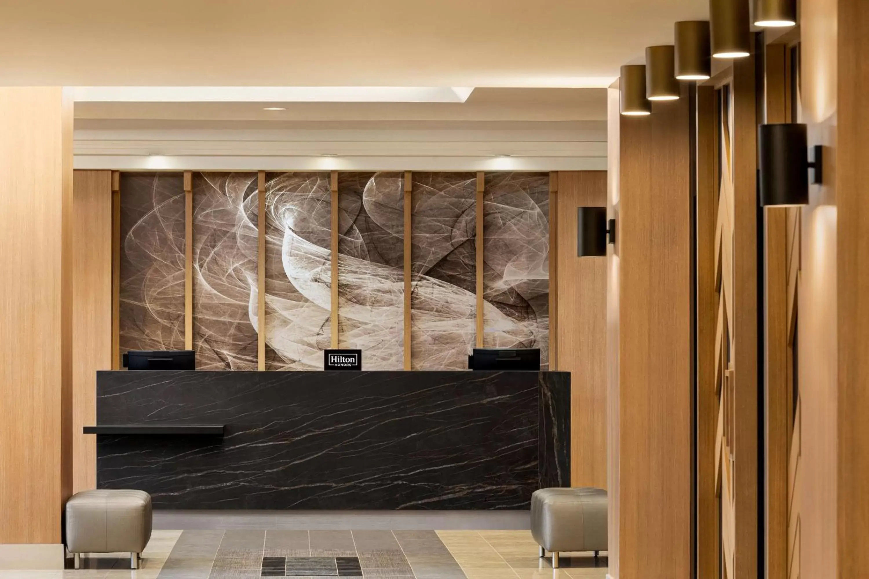 Lobby or reception in Doubletree By Hilton Pointe Claire Montreal Airport West