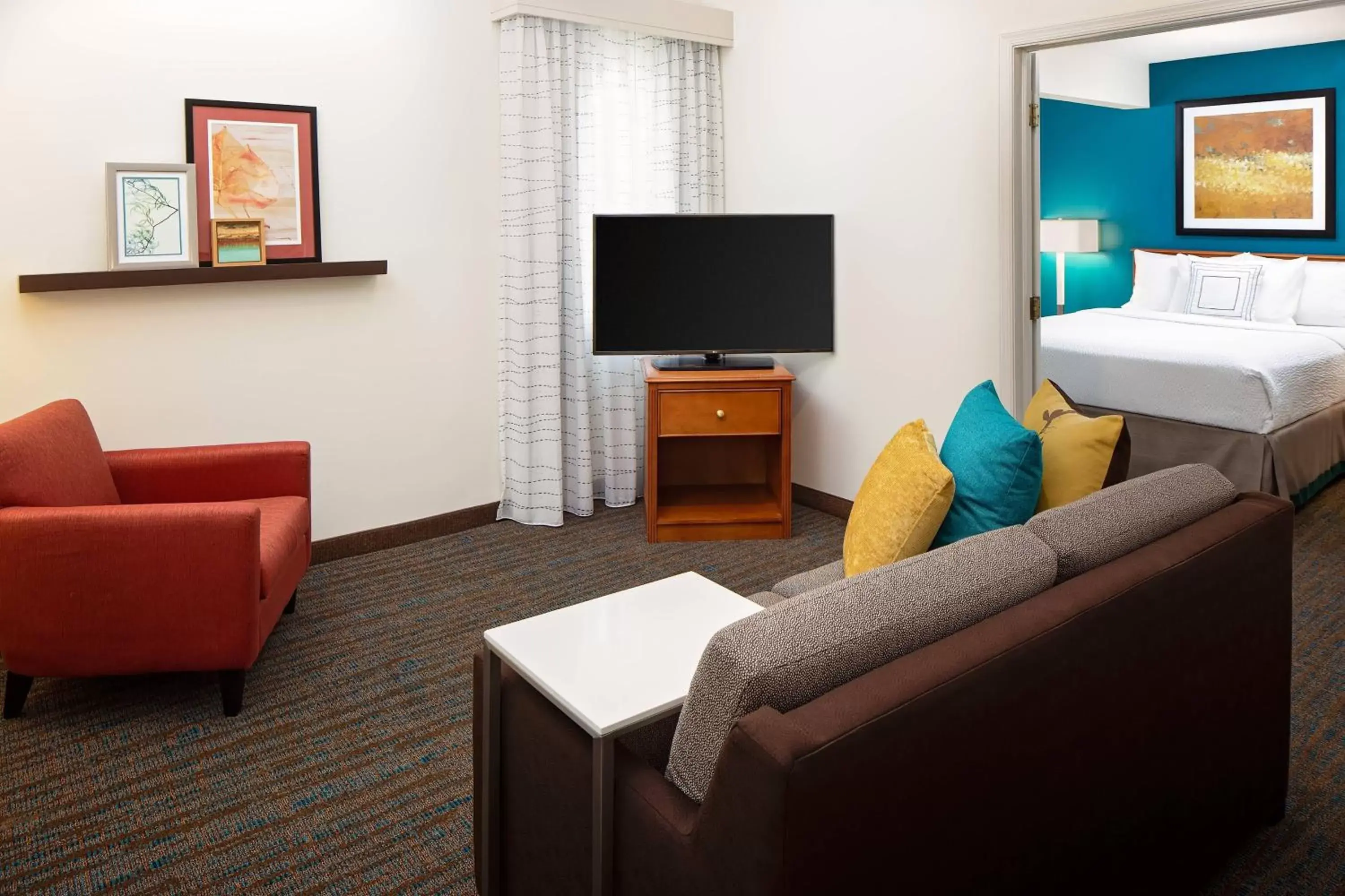 Living room, TV/Entertainment Center in Residence Inn Harrisburg Hershey