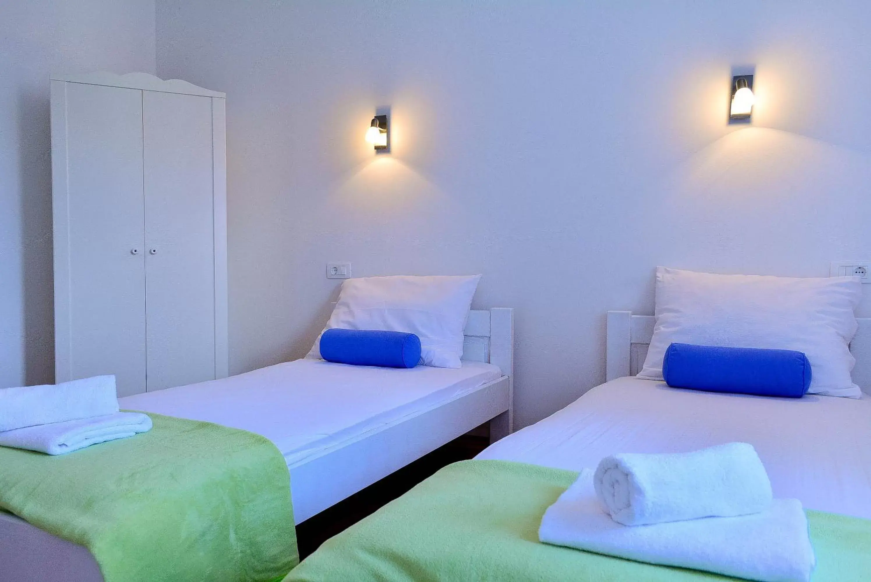 Twin Room with Sea View in Golden B&B Twin Room with Sea View in Golden B&B