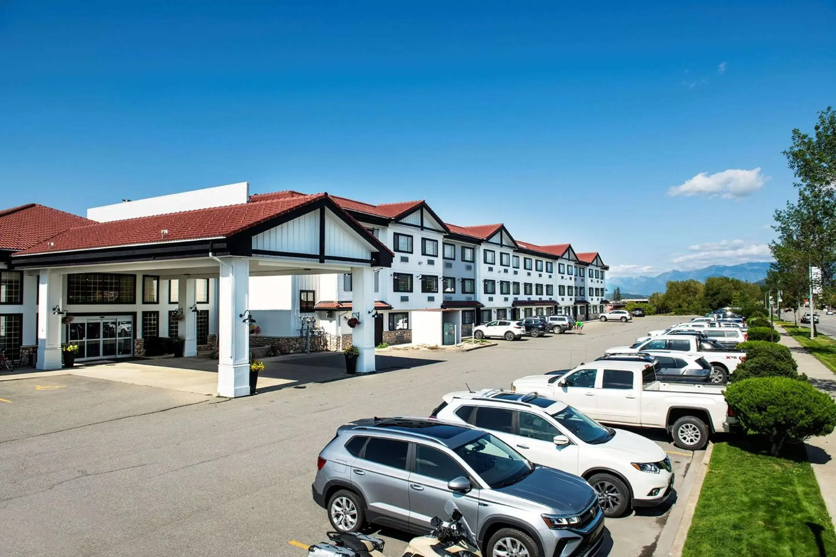 Property Building in Prestige Rocky Mountain Resort Cranbrook, WorldHotels Crafted