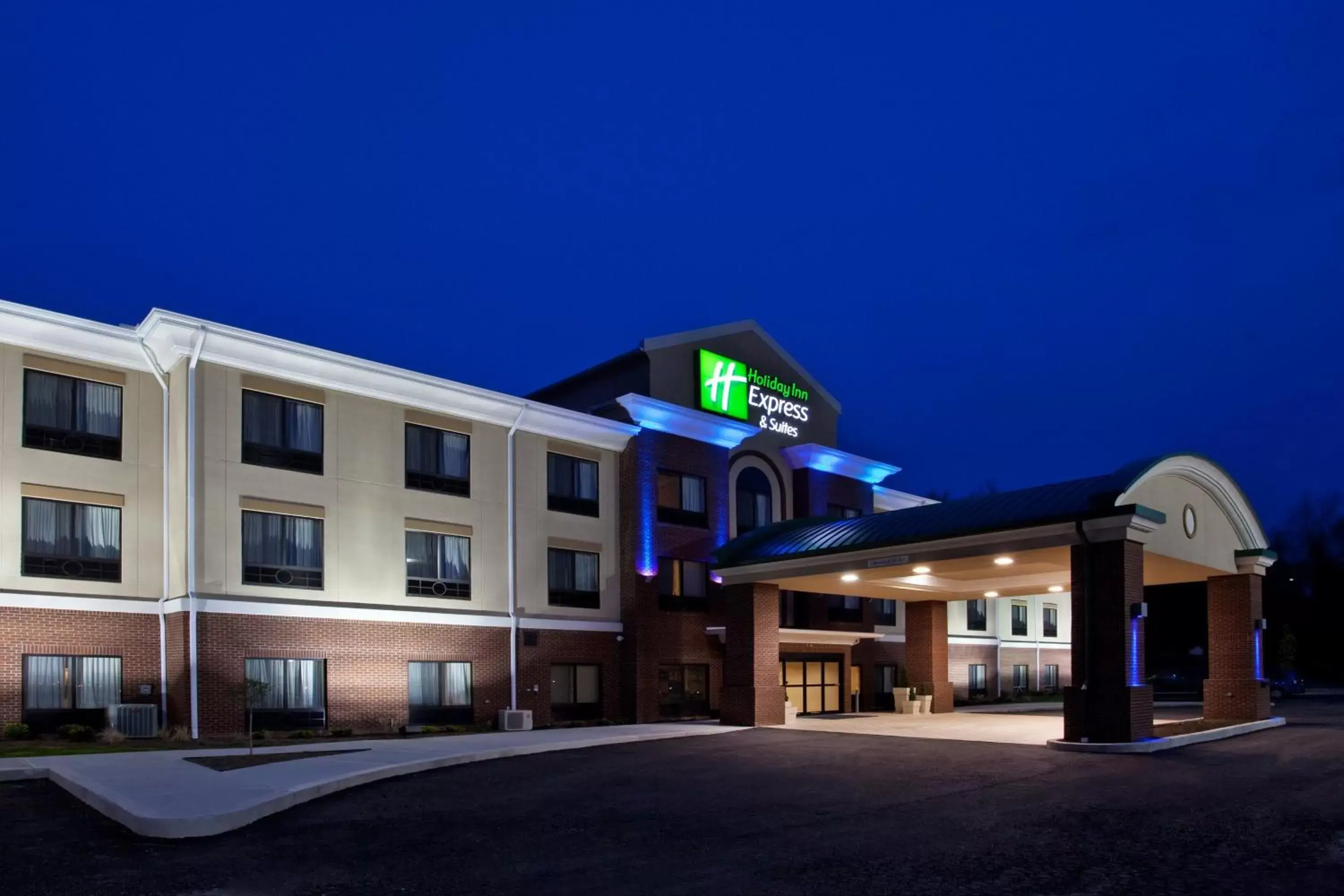 Property Building in Holiday Inn Express & Suites Zanesville North, an IHG Hotel