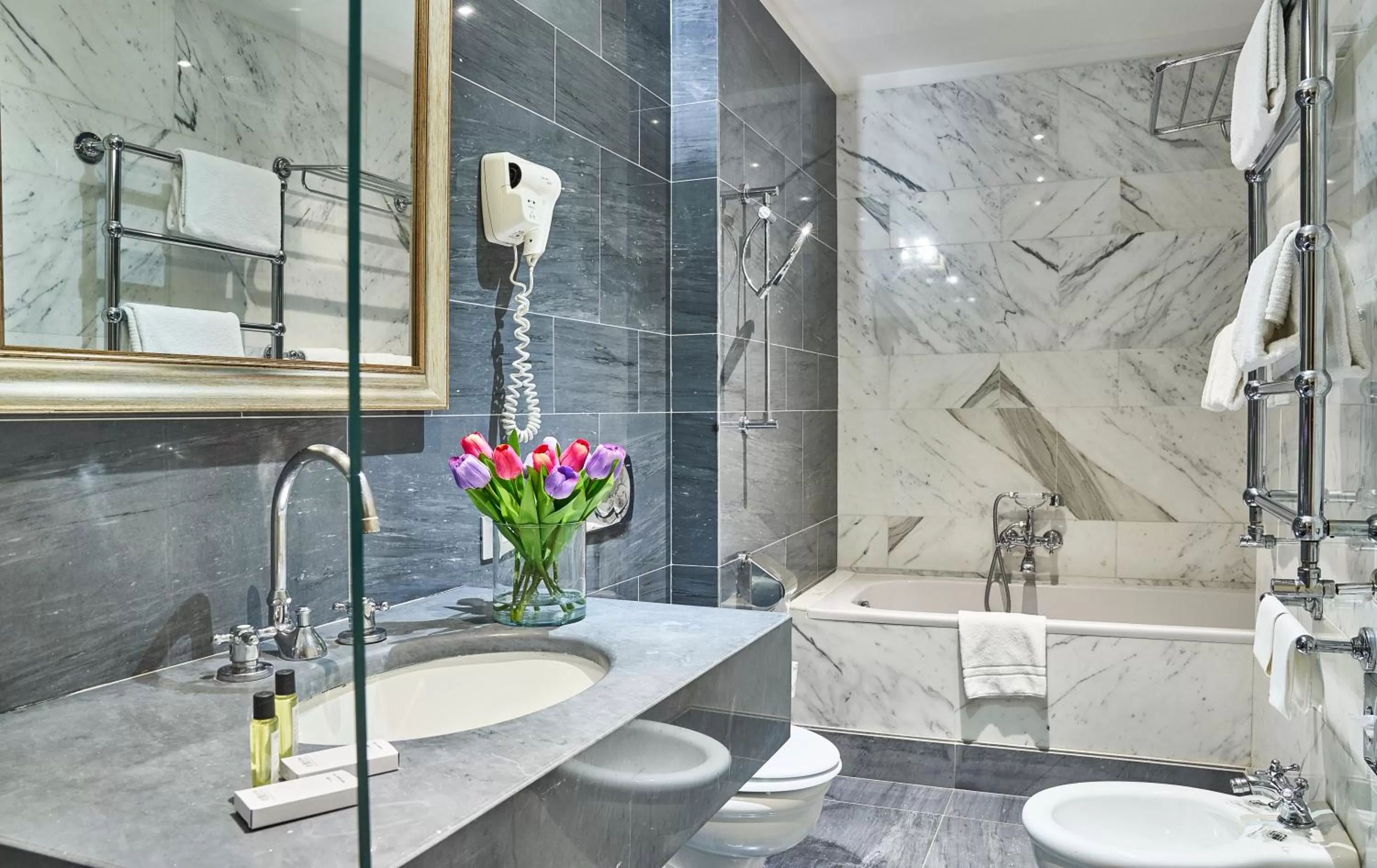 Toilet in Hotel Principe Torlonia